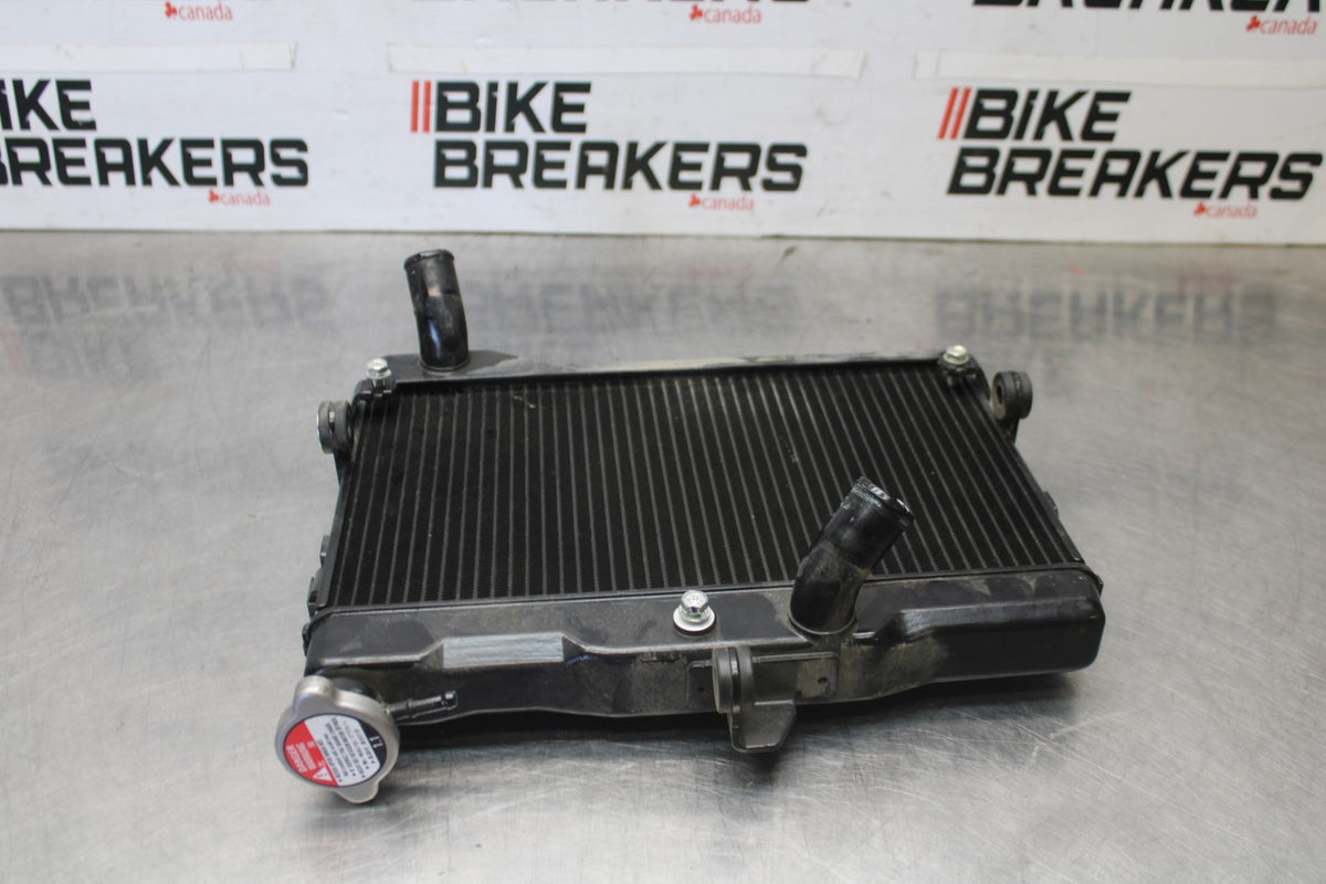 23-24 YAMAHA MT-07 ENGINE RADIATOR MOTOR COOLER COOLING RADIATER BB927