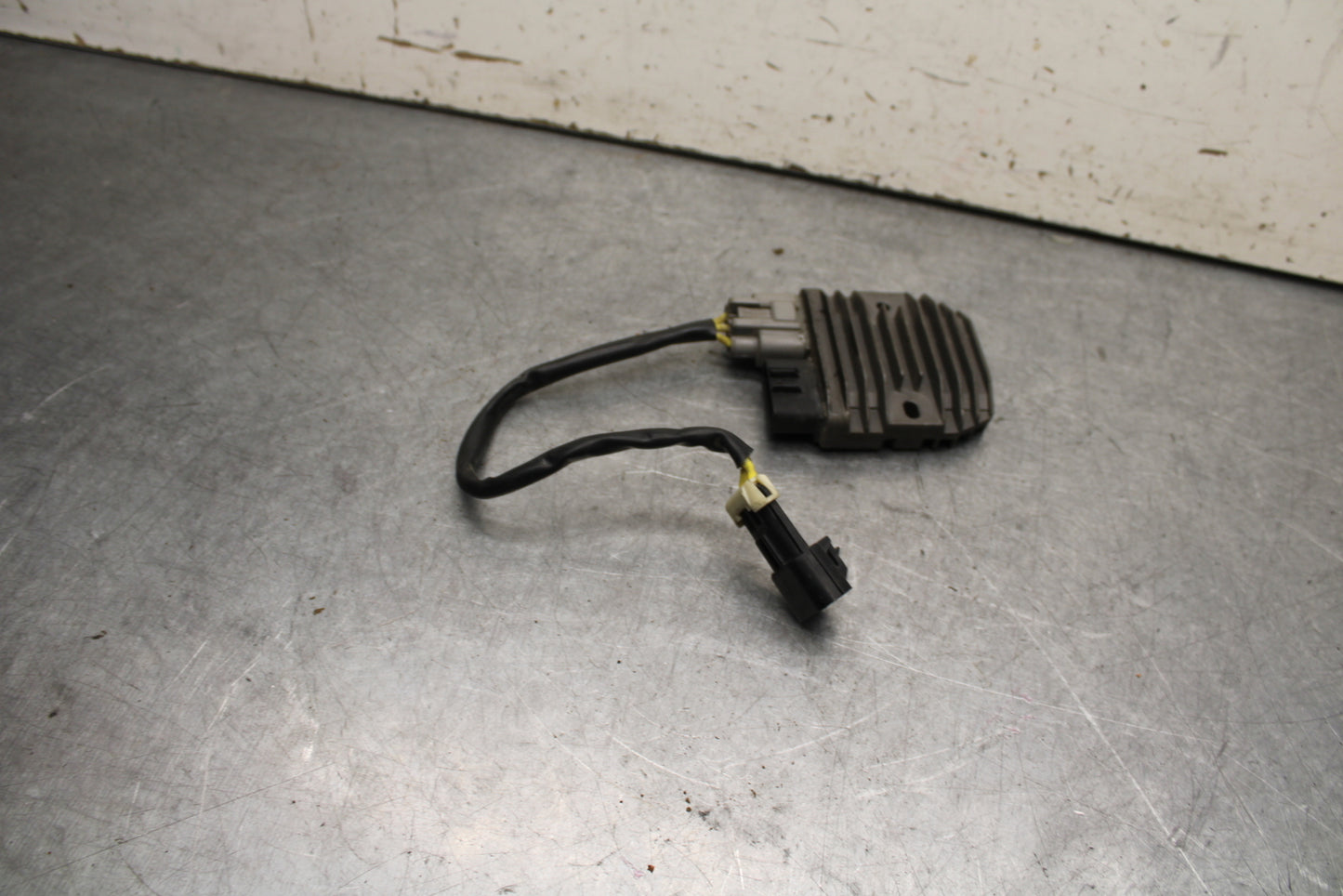 09-11 TRIUMPH DAYTONA 675 RECTIFIER VOLTAGE REGULATOR BB652