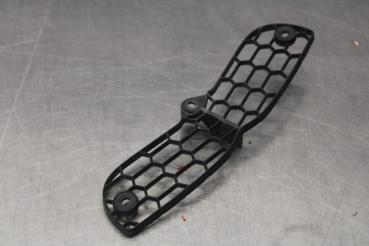 03-04 YAMAHA YZF R6S AIR INTAKE GRILL BB890
