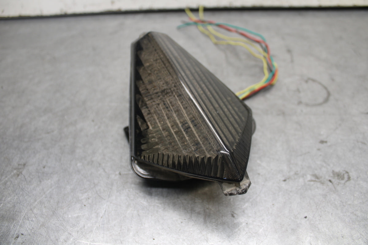 07-08 YAMAHA YZF R1 AFTERMARKET REAR TAIL TAILLIGHT BACK BRAKE LIGHT BB675