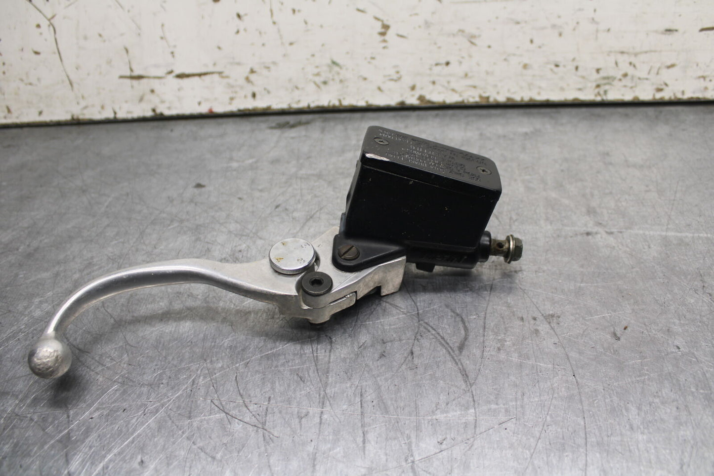 04-05 SUZUKI KATANA 750 GSX750F FRONT BRAKE MASTER CYLINDER w/ LEVER BB110