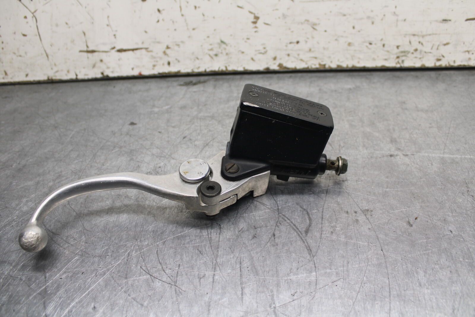 04-05 SUZUKI KATANA 750 GSX750F FRONT BRAKE MASTER CYLINDER w/ LEVER BB110