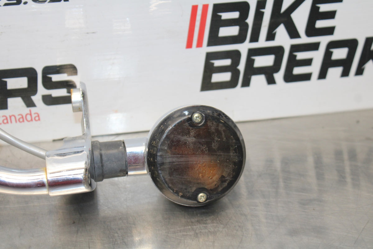 06 KAWASAKI VULCAN 900 FRONT TURN SIGNAL BAR MOUNT BRACKET BB799