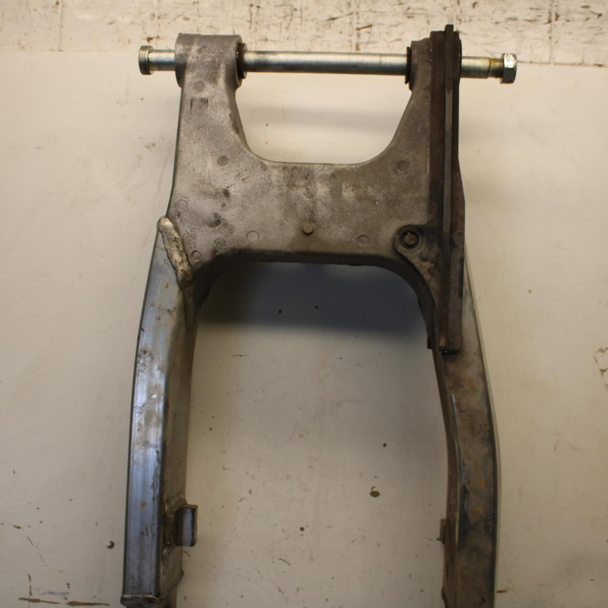 01-06 HONDA CBR600F4I REAR SWINGARM BACK SUSPENSION 52200-MBW-E10 BB626
