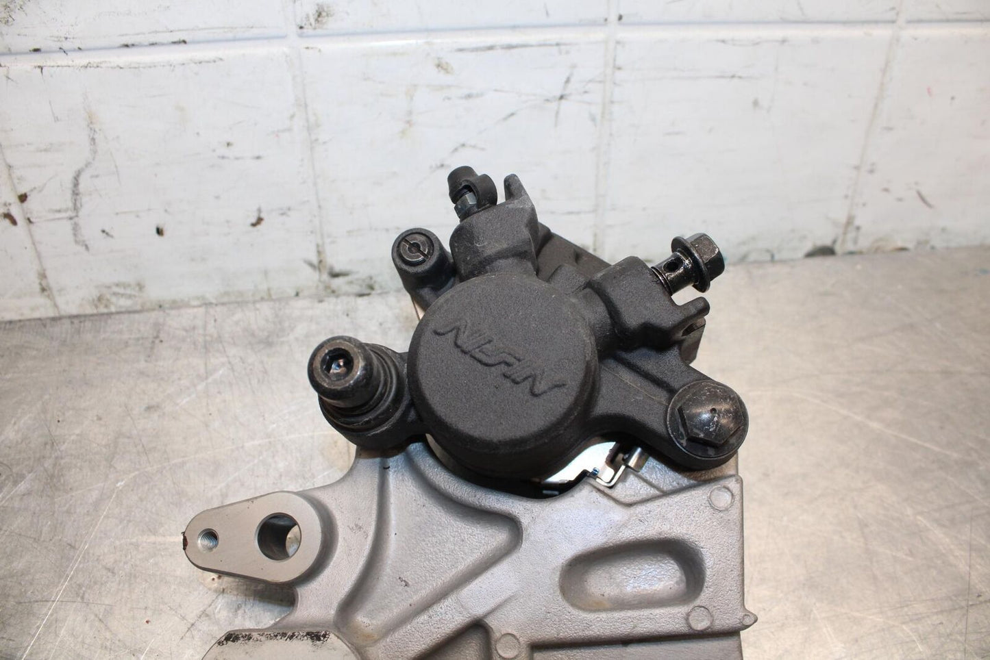 18-20 YAMAHA MT-07  MT-07 ABS REAR BACK BRAKE CALIPER W MOUNT BRACKET  BB454