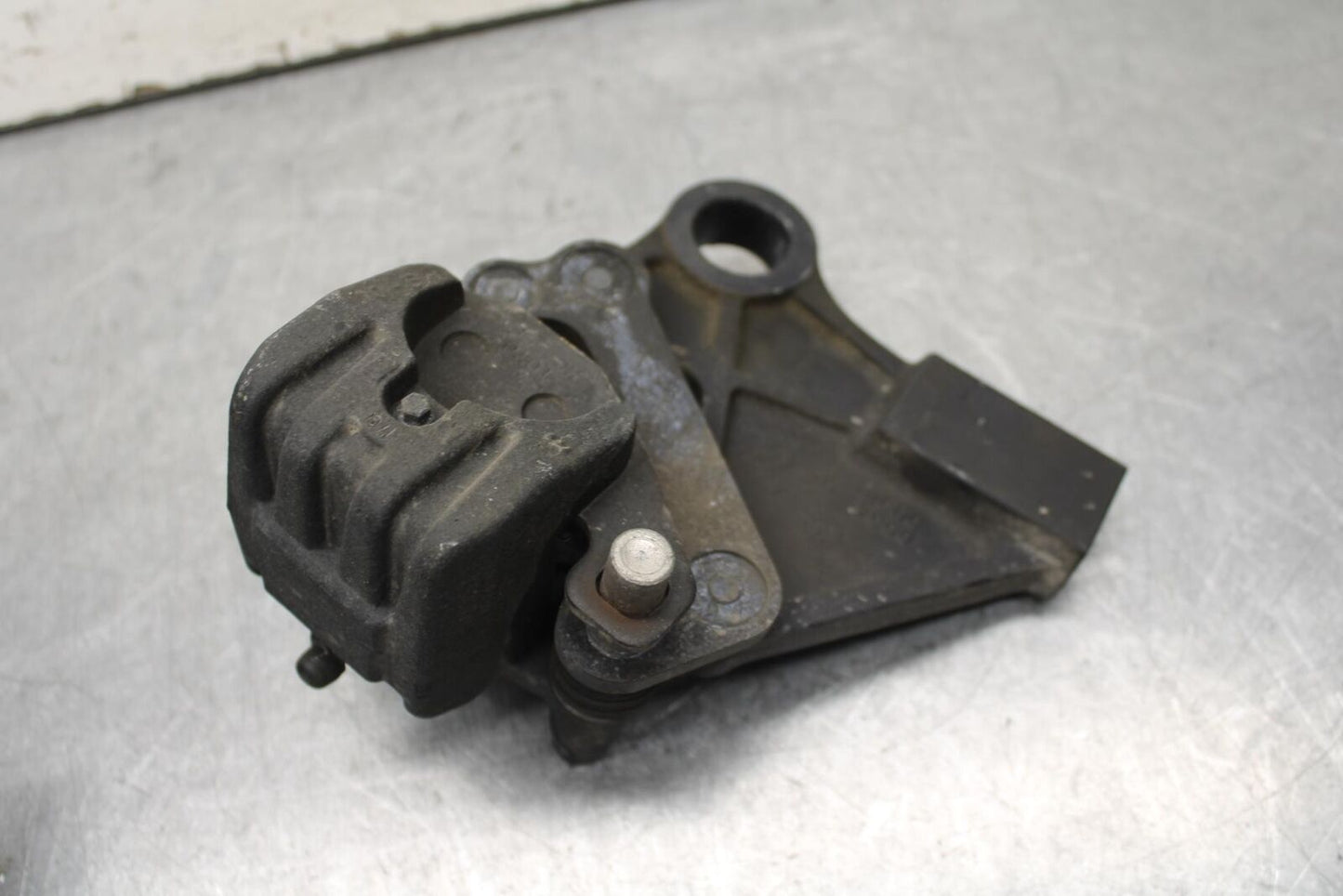 09-12 KAWASAKI NINJA ZX6R REAR BACK BRAKE CALIPER W MOUNT BRACKET  BB640