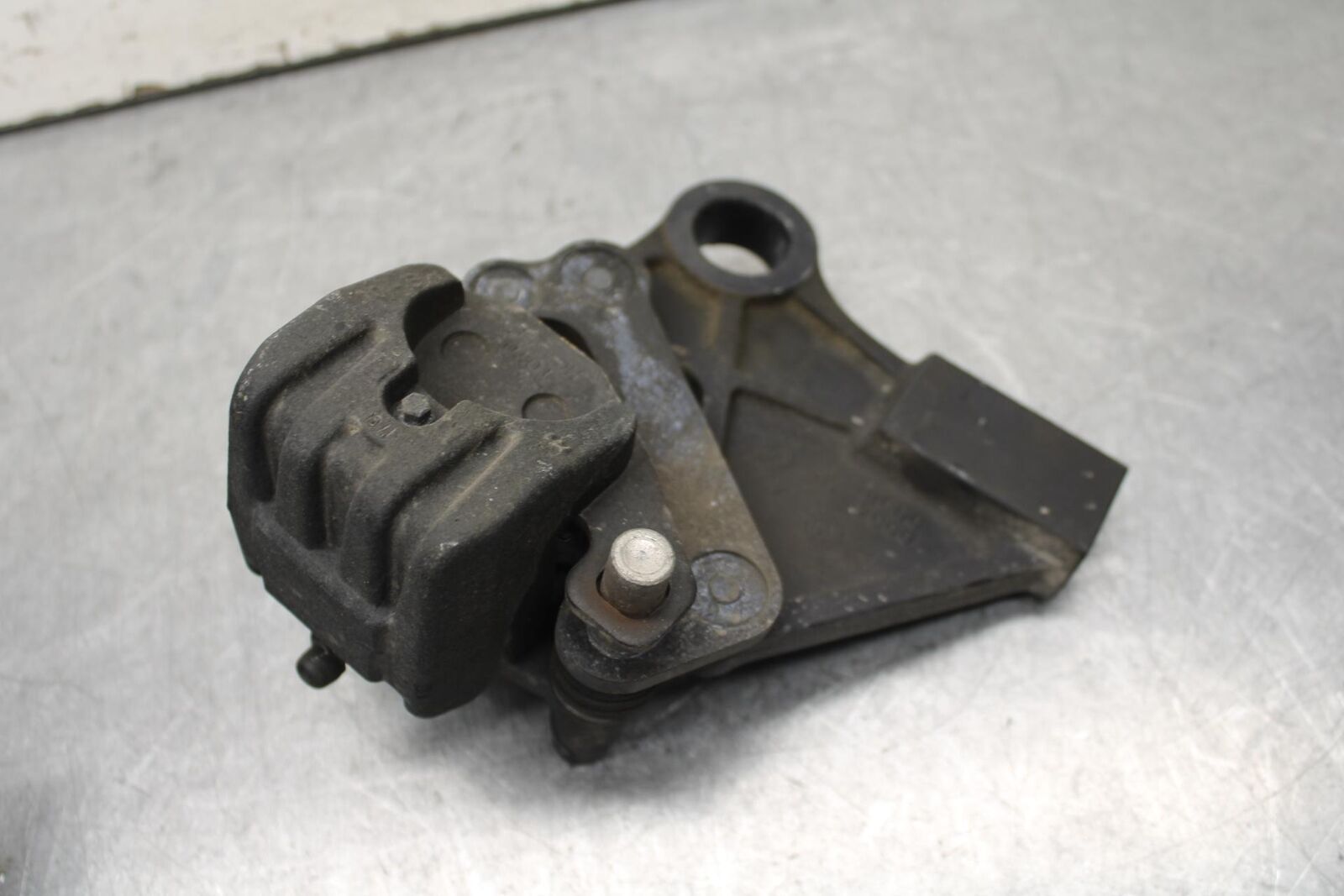 09-12 KAWASAKI NINJA ZX6R REAR BACK BRAKE CALIPER W MOUNT BRACKET  BB640