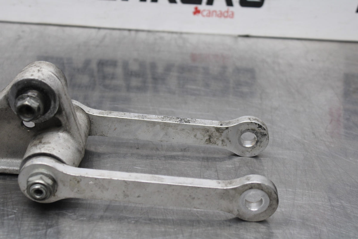 18 YAMAHA YZF R1  REAR DOGBONE SHOCK LINKAGE LINK BB838