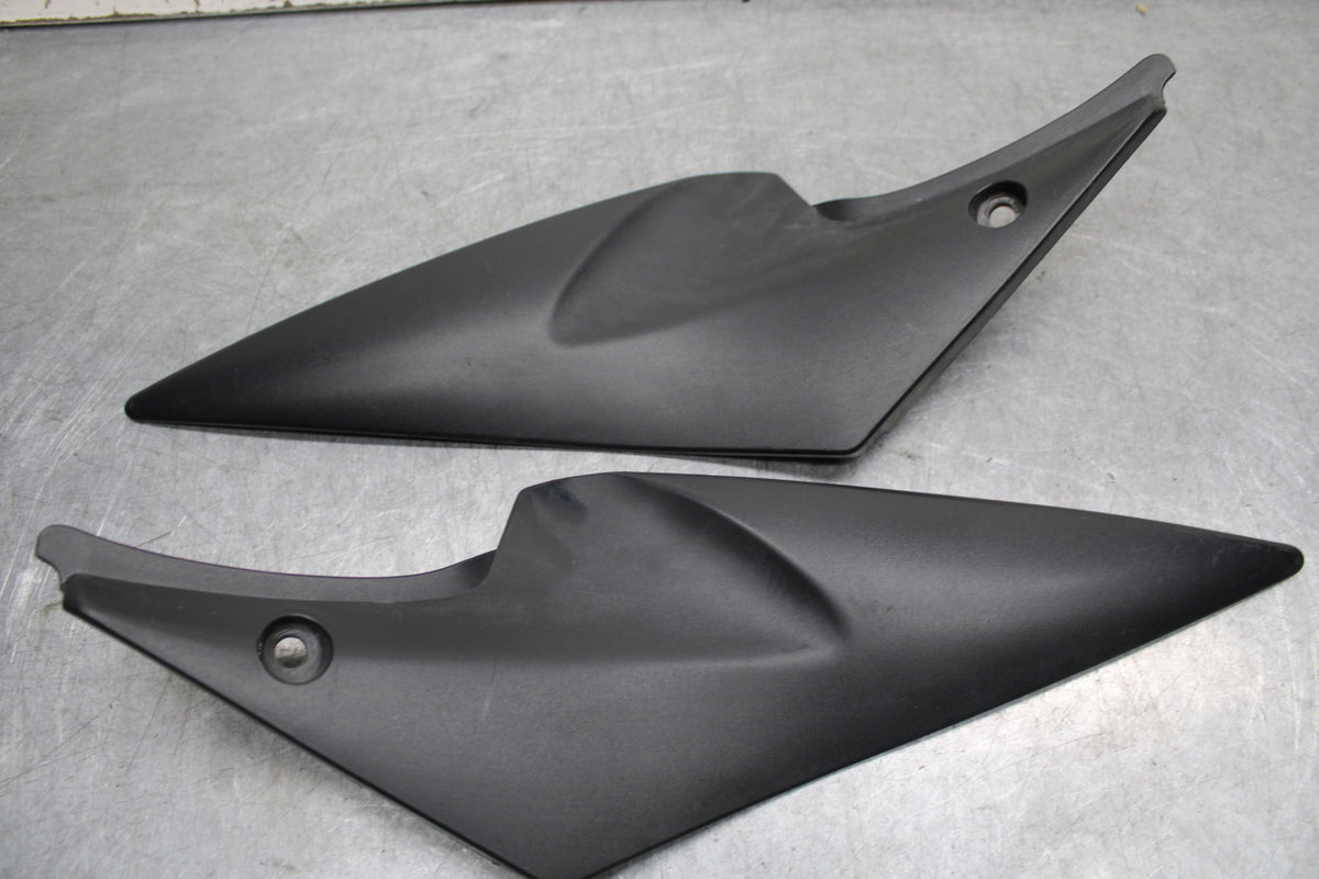06-07 SUZUKI GSXR750 RIGHT LEFT FRONT SIDE SEAT PANELS COWLS FAIRINGS  BB670