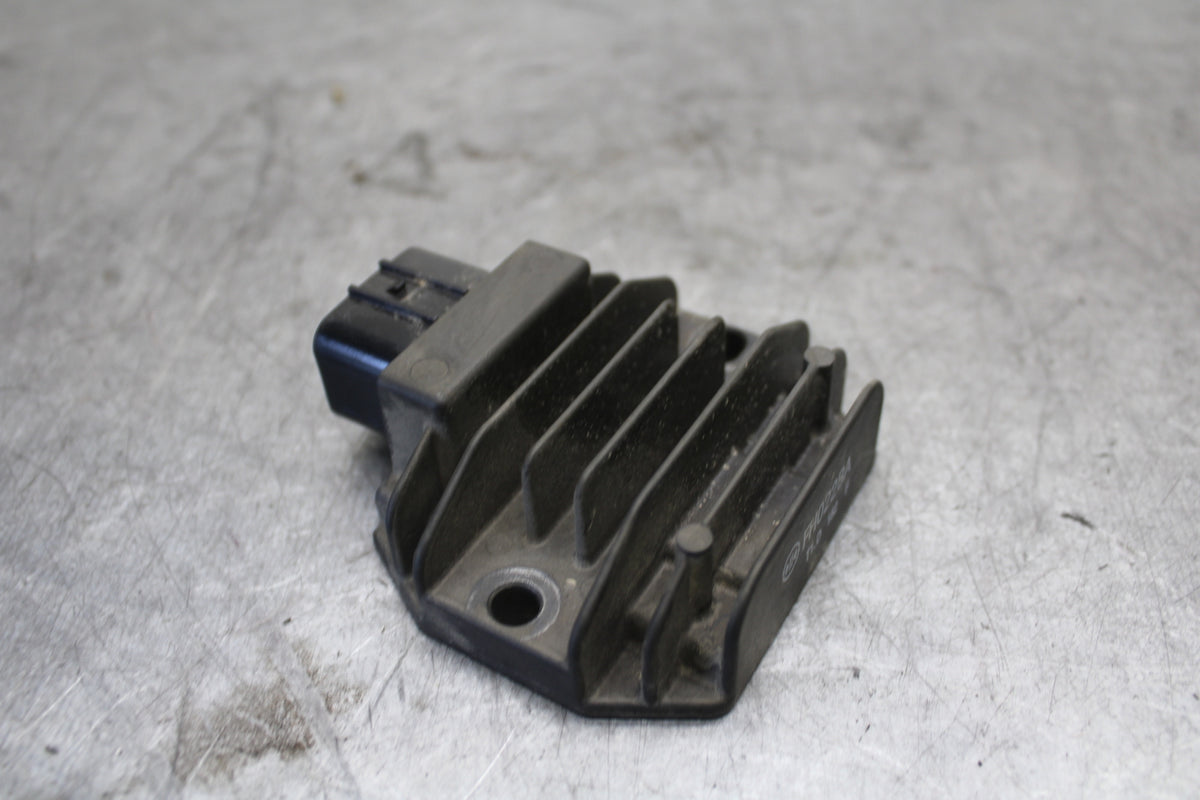 22-24 YAMAHA XSR900 RECTIFIER VOLTAGE REGULATOR  BB683