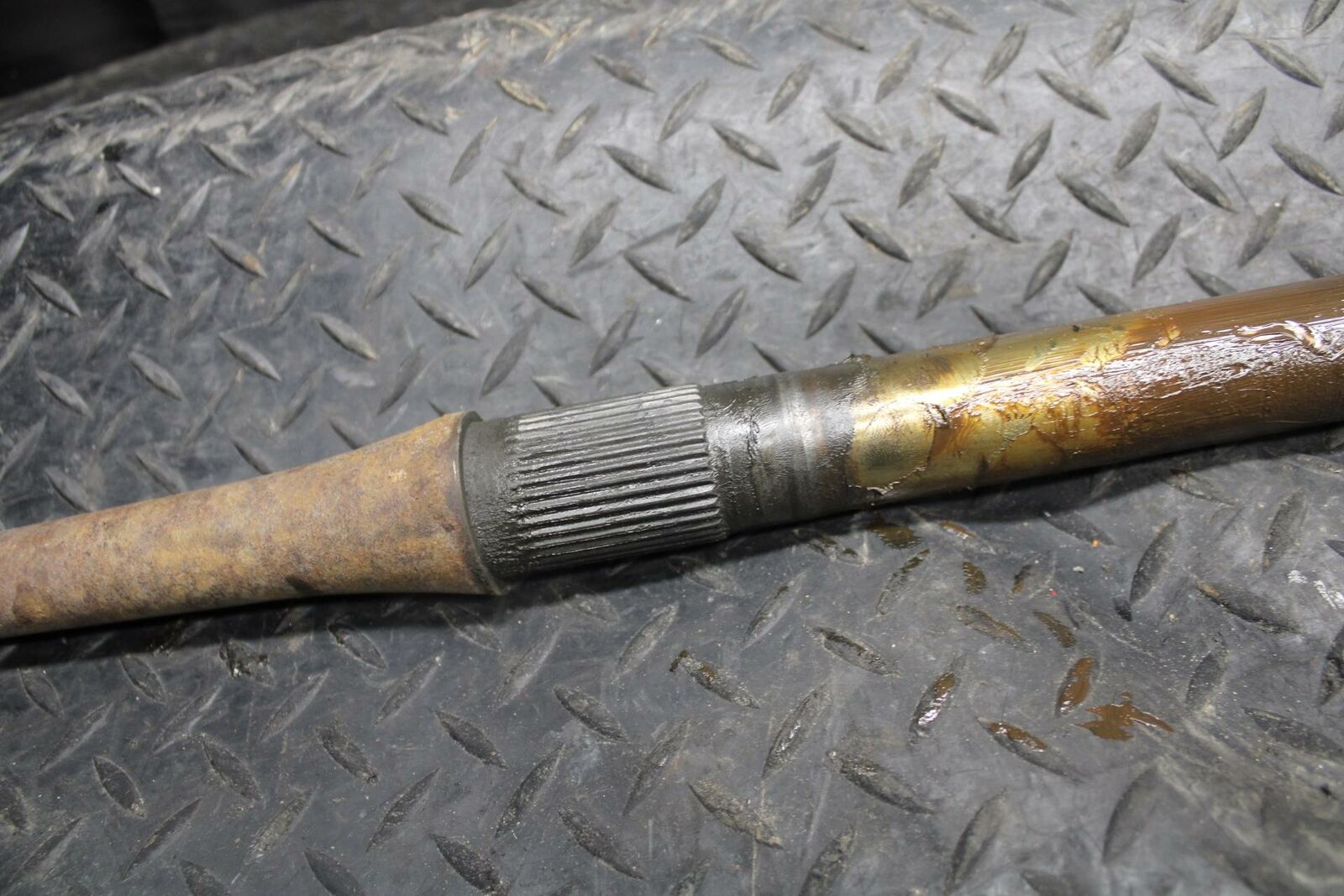 2004 Yamaha Banshee 350 YFZ350 REAR AXLE BACK WHEEL PIVOT BOLT AXEL SHAFT BB232