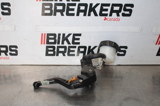 11-26 SUZUKI GSXR750 FRONT BRAKE MASTER CYLINDER w/ LEVER BB900