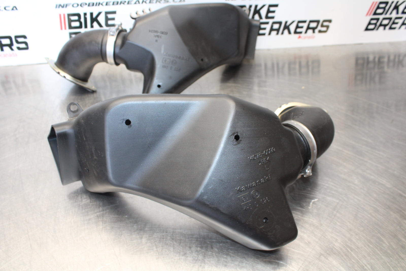 23-24 KAWASAKI NINJA ZX14R NEW!! RIGHT LEFT AIR INTAKE DUCTS BB169