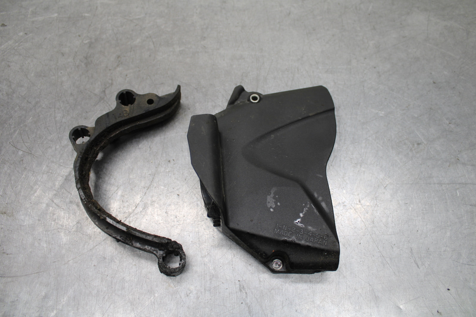 09-14 YAMAHA YZF R1 ENGINE SPROCKET COVER BB119