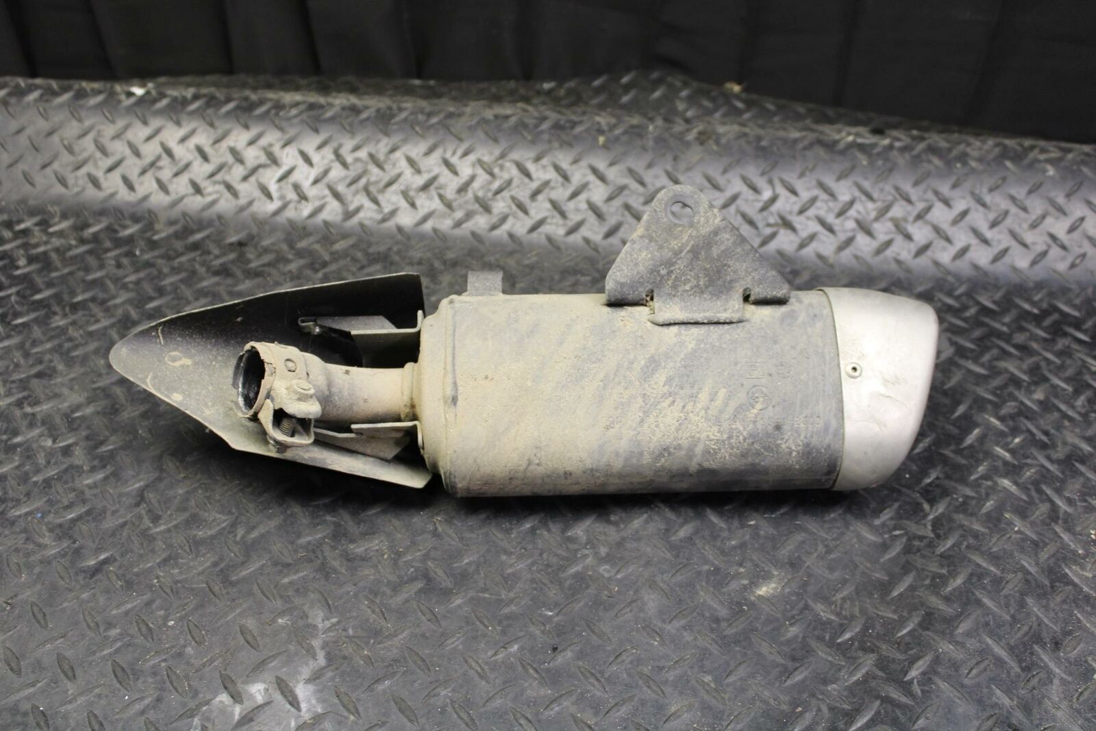 19 YAMAHA YZF R3 EXHAUST PIPE MUFFLER SLIP ON CAN SILENCER BB177