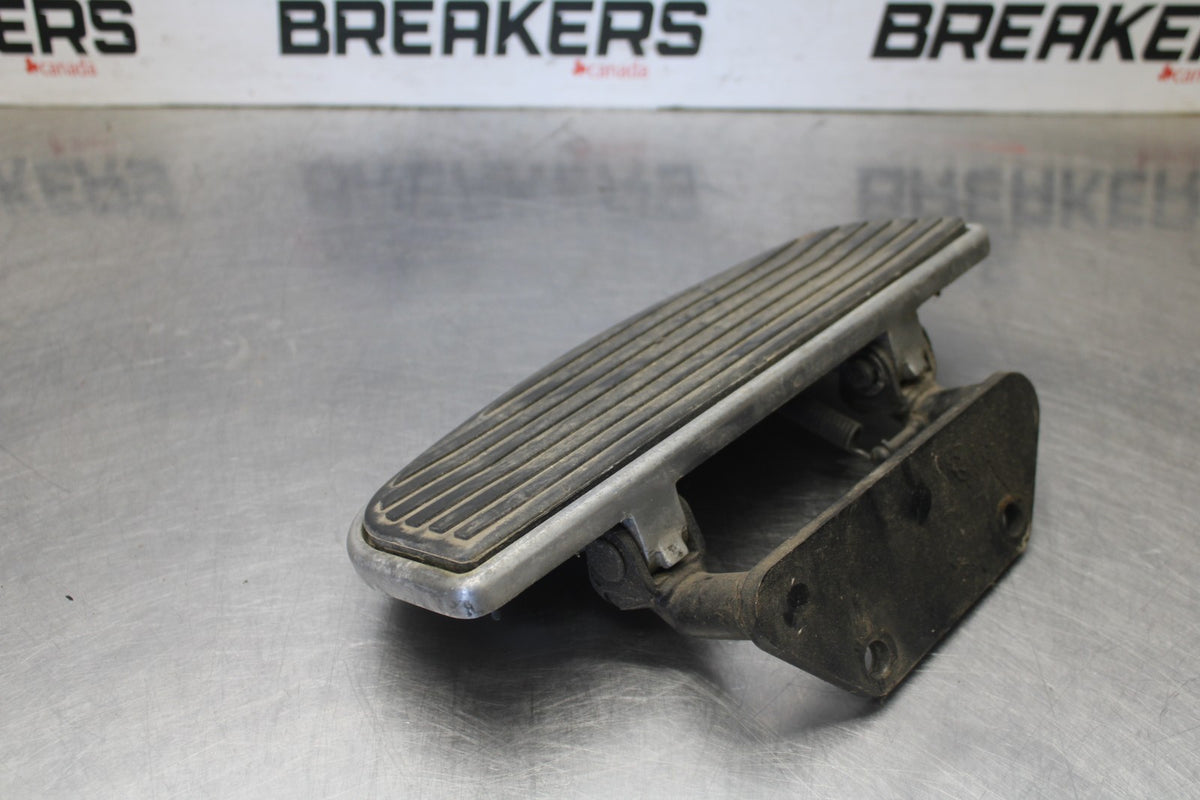 97 KAWASAKI VULCAN 1500 VN1500D CLASSIC LEFT FRONT FOOT REST PEG STEP BB936