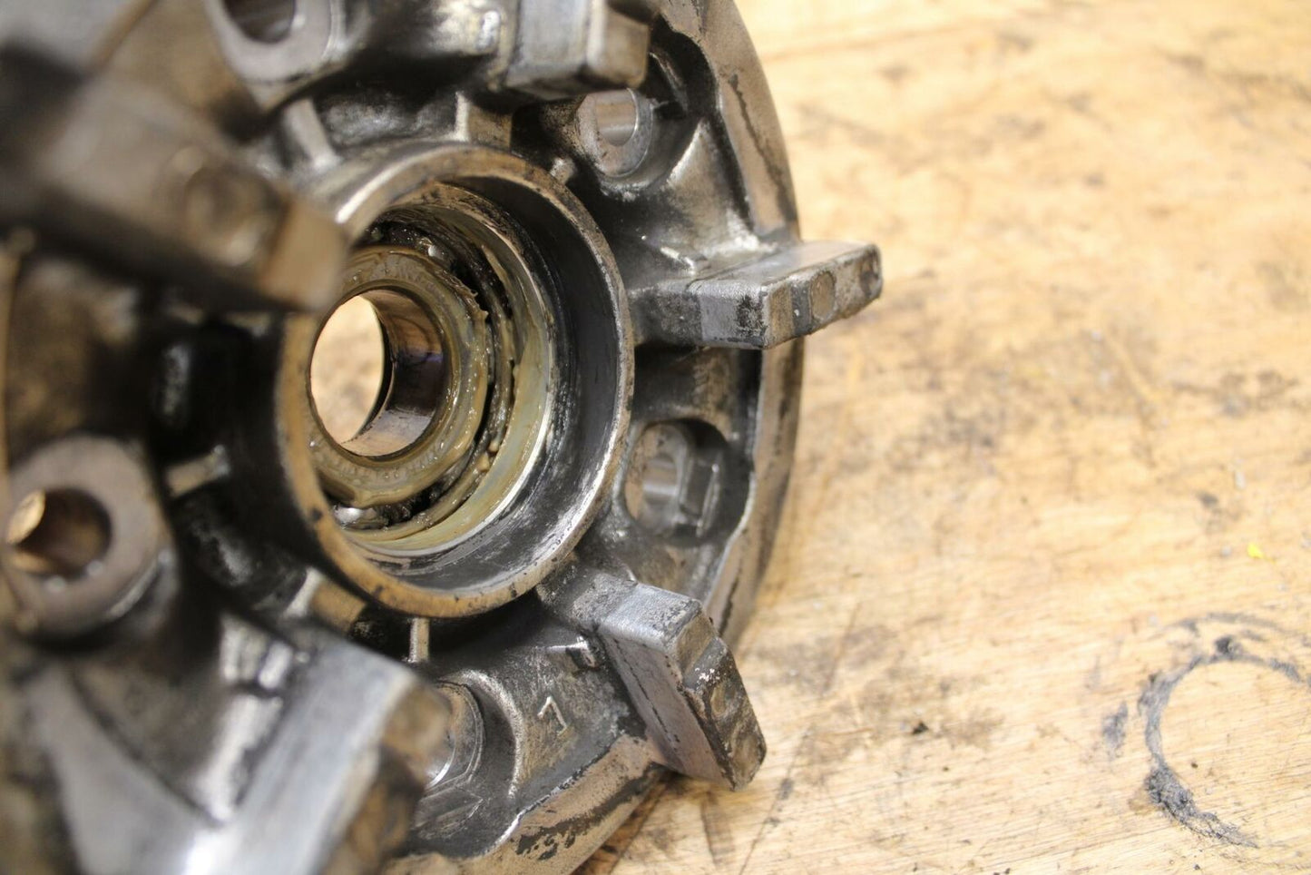 04-09 SUZUKI GS500F REAR HUB BB335