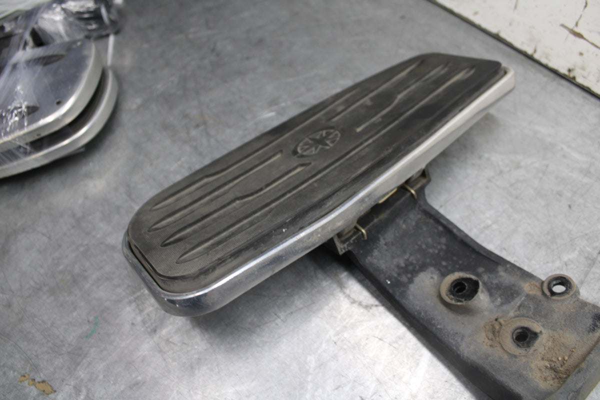 05-06 YAMAHA ROYAL STAR FRONT FOOT RESTS PEGS STEPS SET PAIR BB697