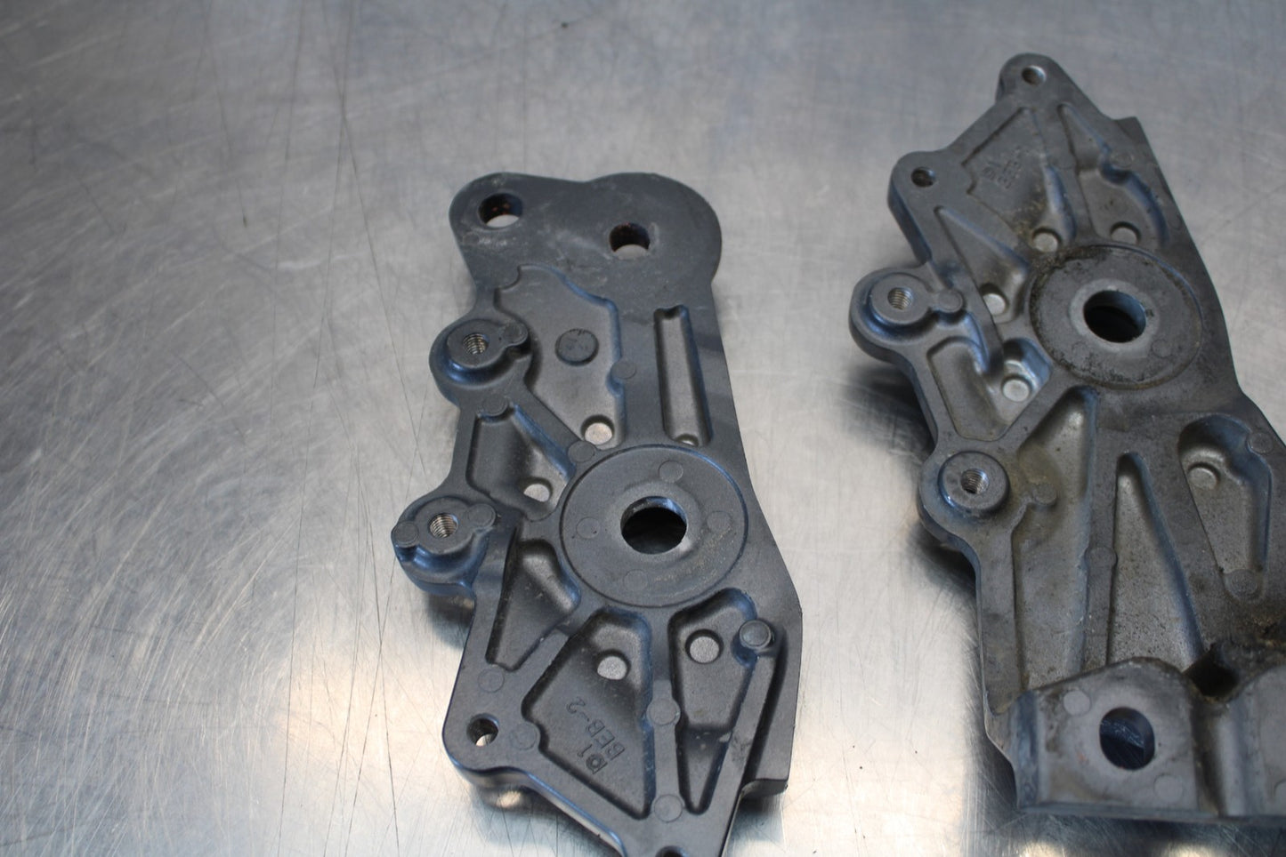 22-25 YAMAHA YZF R7 LEFT RIGHT REARSET REAR SET BRACKETS MOUNTS BB176