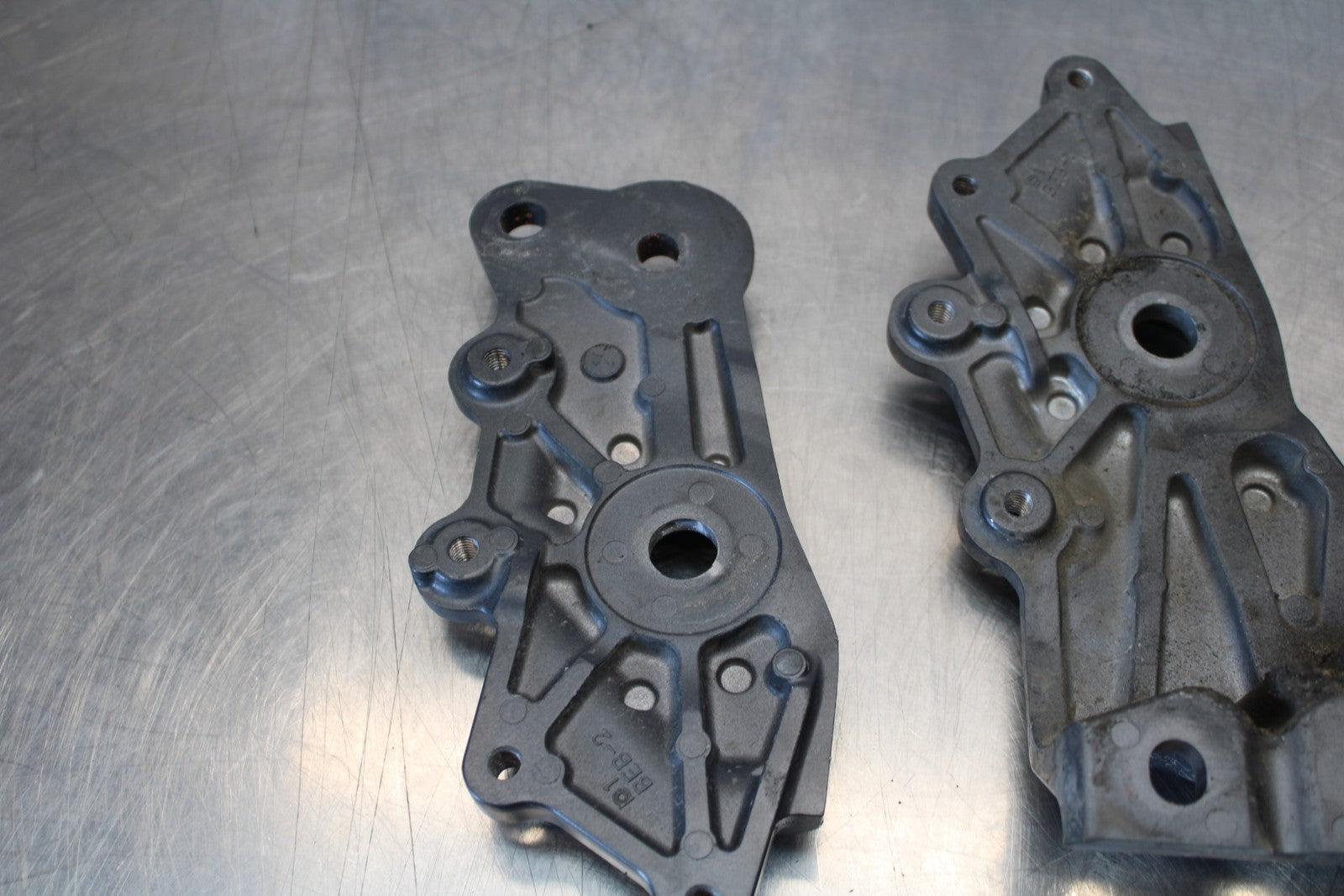 22-25 YAMAHA YZF R7 LEFT RIGHT REARSET REAR SET BRACKETS MOUNTS BB176