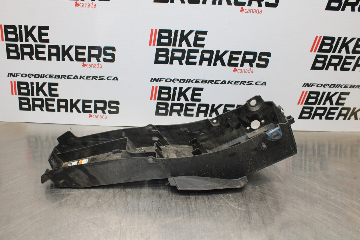 14-17 YAMAHA FZ07 REAR BACK TAIL UNDERTAIL BATTERY TRAY PLASTIC BB162
