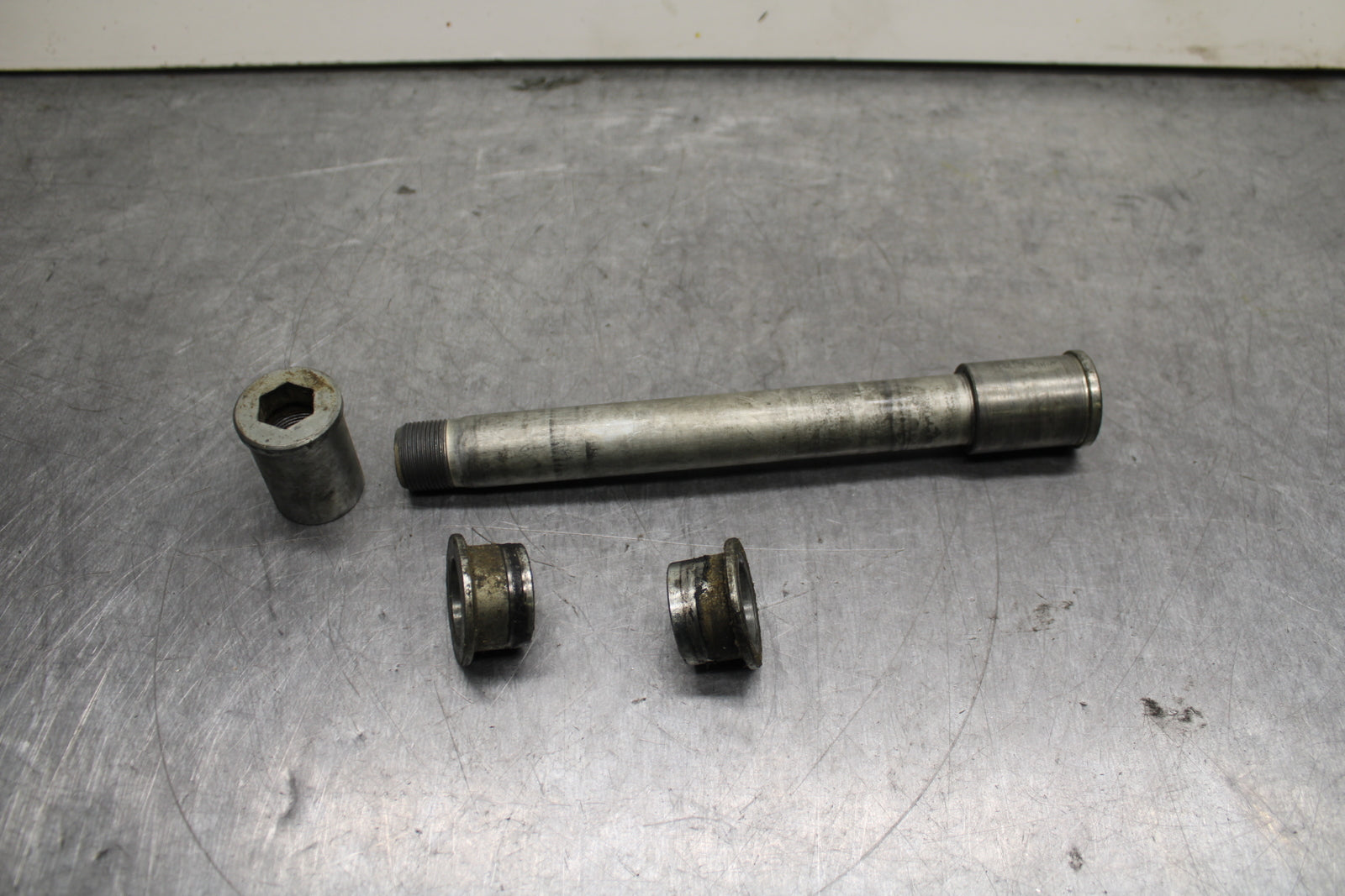 00-05 KAWASAKI NINJA ZX12R FRONT WHEEL RIM AXLE PIVOT BOLT BB121