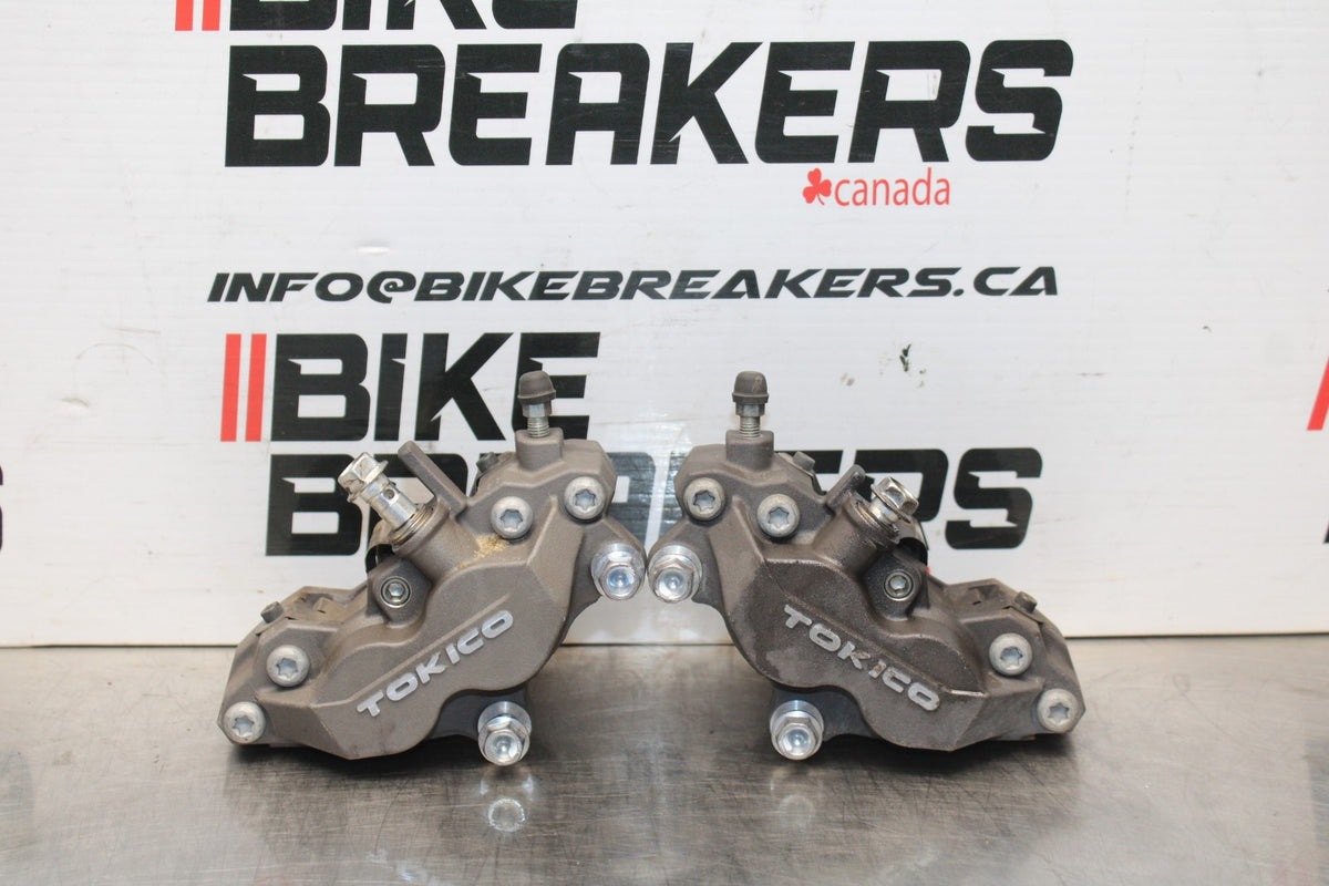 17-24 SUZUKI SV650 RIGHT LEFT FRONT BRAKE CALIPER SET PAIR CALIPERS BB829