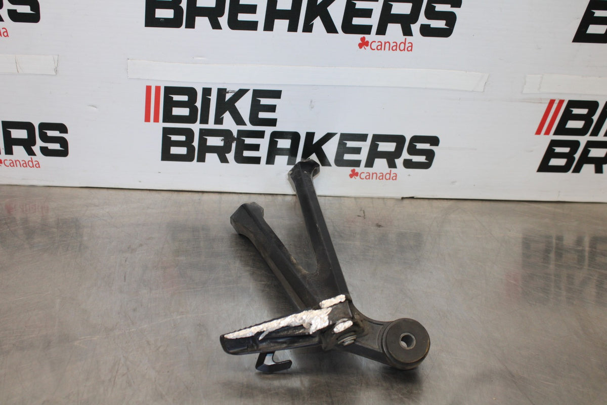 18 SUZUKI GSXR750 RIGHT REAR BACK PASSENGER PEG BB891