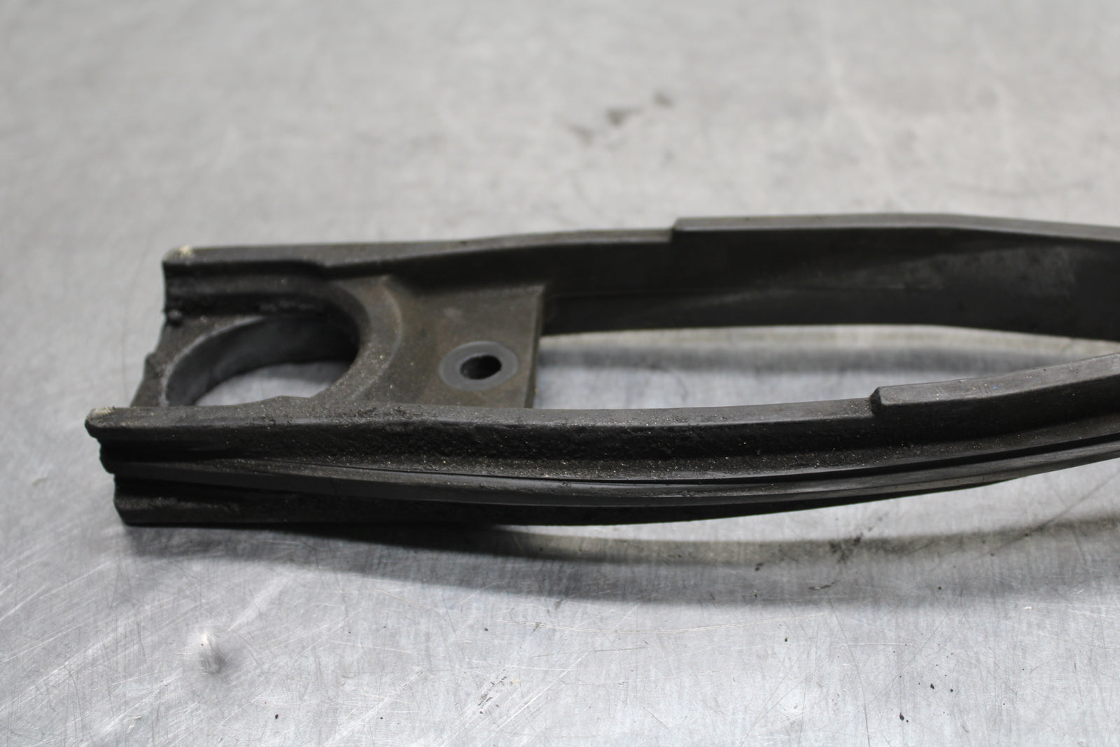 08-10 SUZUKI GSXR 600 SWINGARM CHAIN BUFFER SLIDER GUIDE BB130
