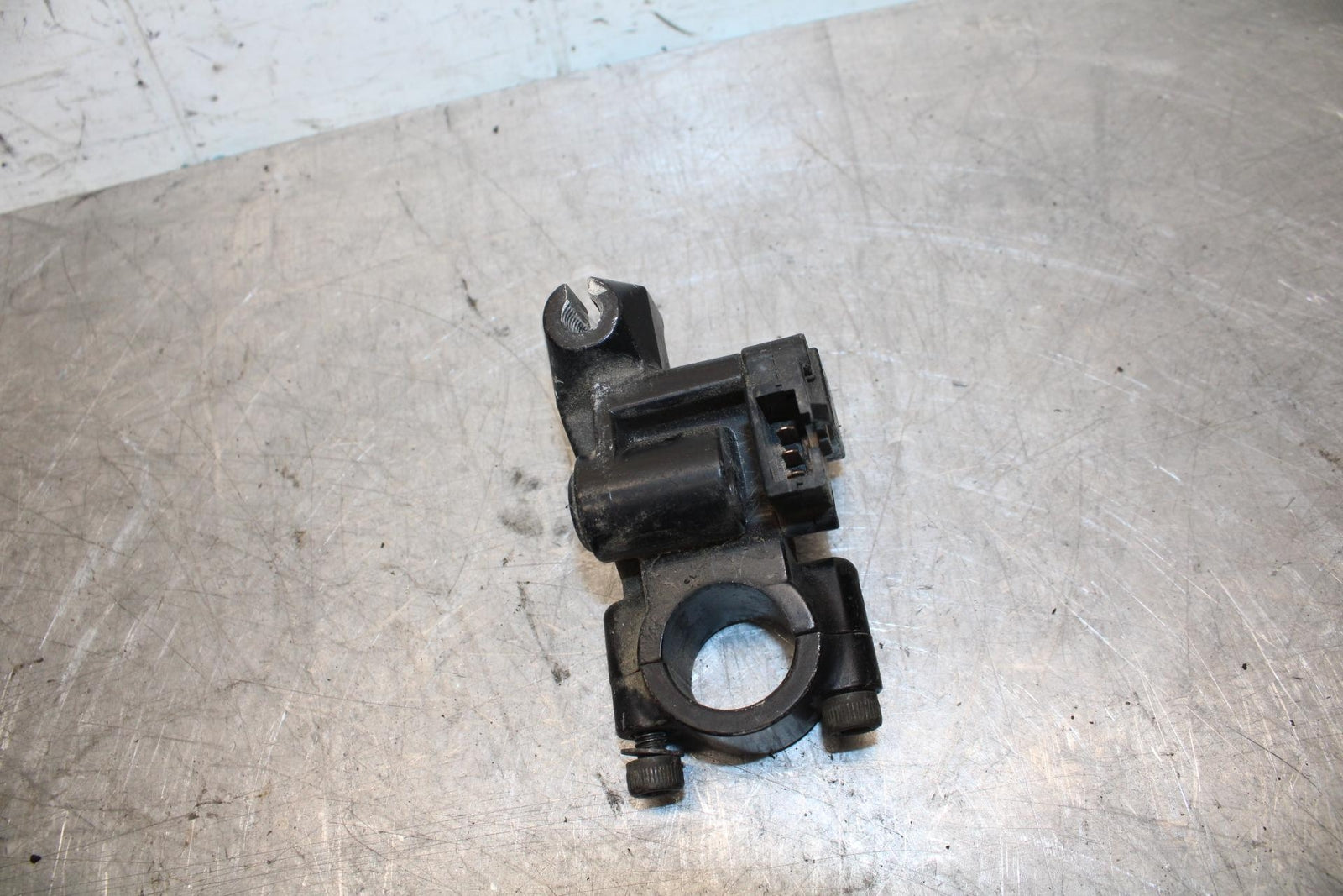 00-01 KAWASAKI ZZR600 CLUTCH LEVER PERCH MOUNT BRACKET BB31