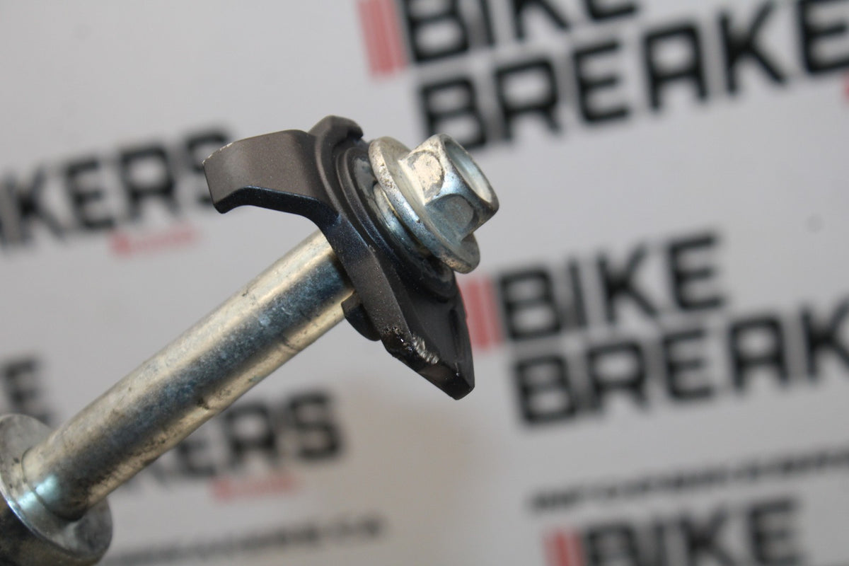 23-26 KAWASAKI NINJA ZX4RR REAR AXLE BACK WHEEL RIM PIVOT BOLT AXEL BB872