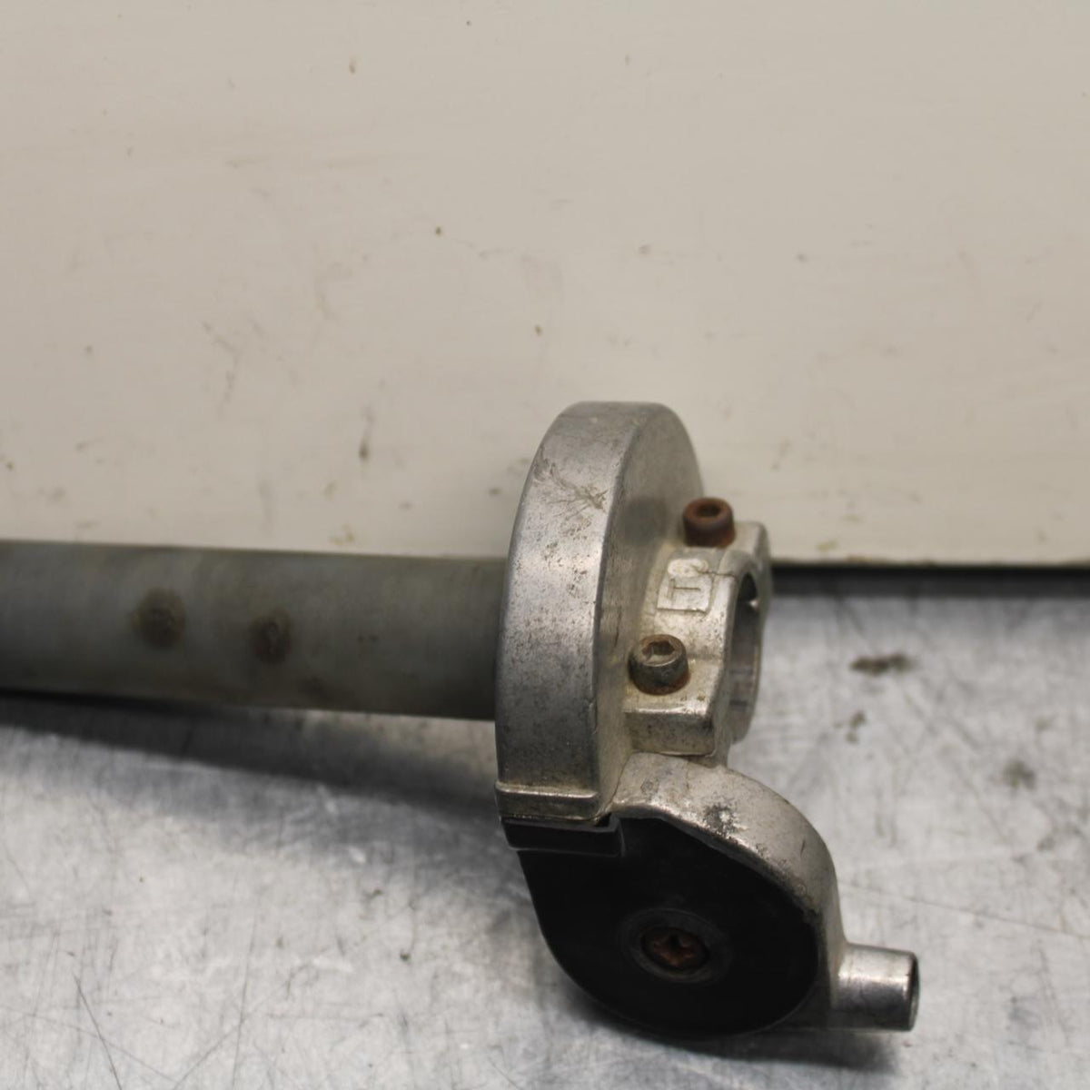 2005 Yamaha Banshee 350 YFZ350 RIGHT THROTTLE GRIP BB79