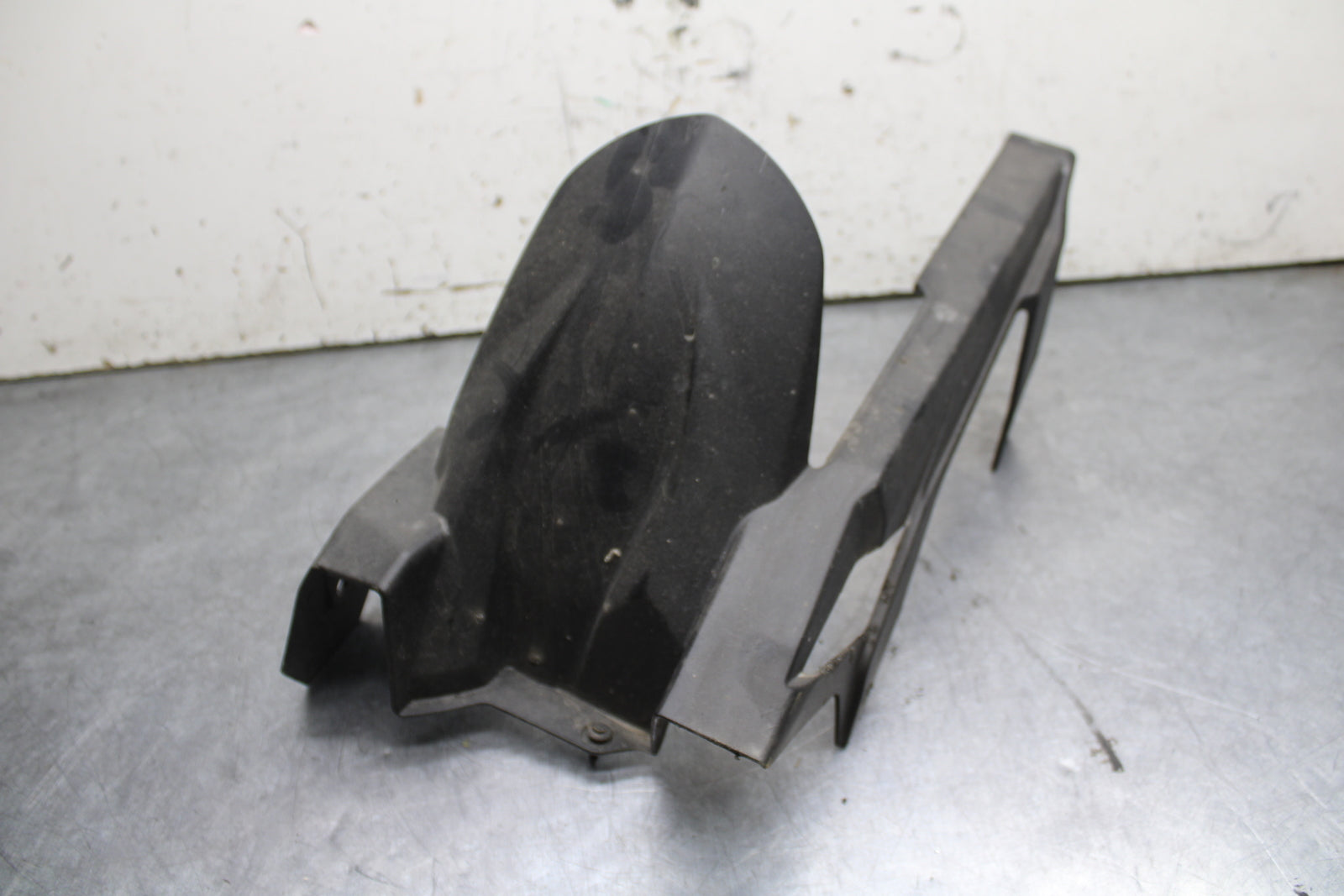 19-22 KAWASAKI Z400 REAR BACK DRIVE CHAIN GUARD COVER SHIELD BB738