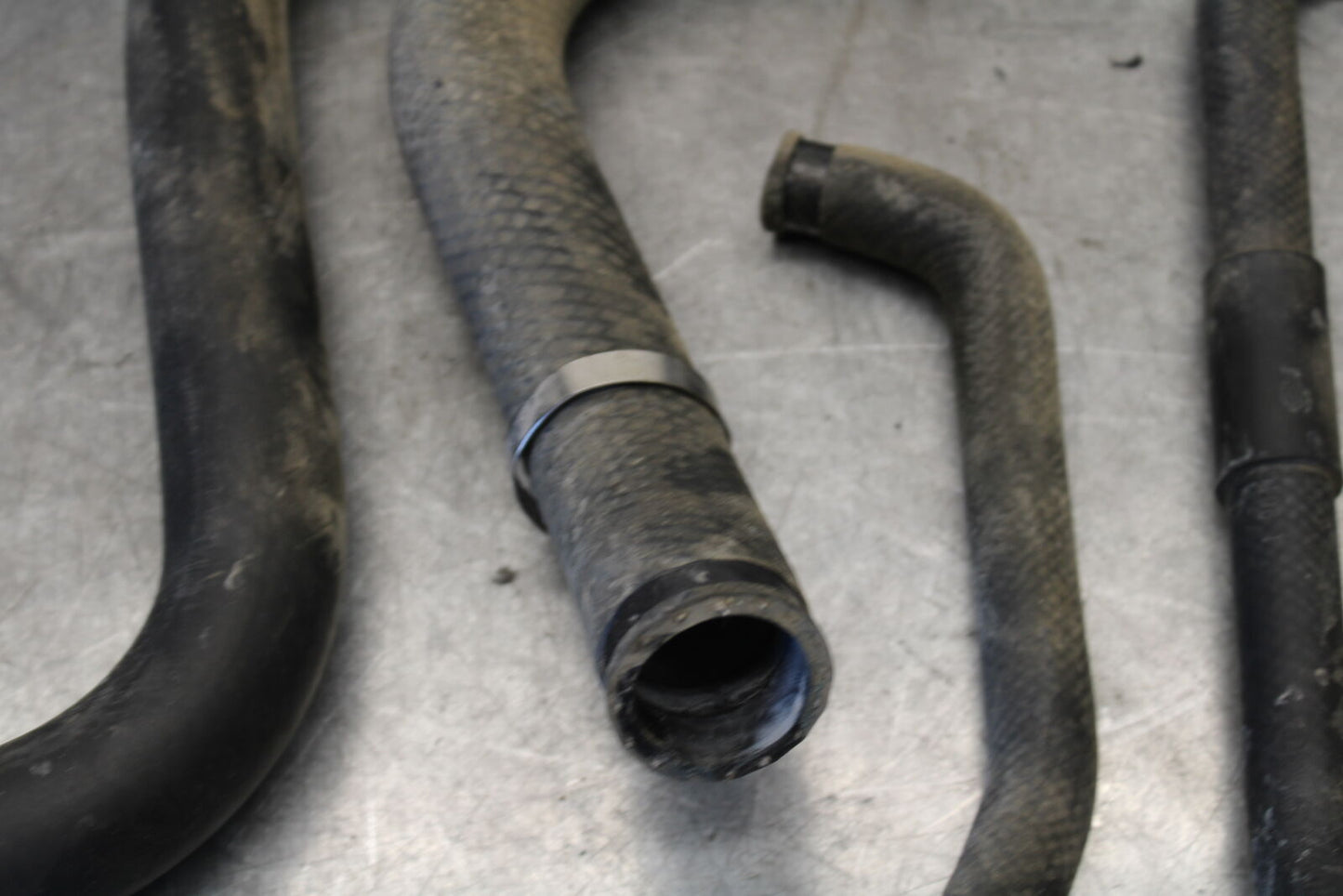 11-24 SUZUKI GSXR750 RADIATOR HOSES ENGINE COOLANT WATER PIPES HOSE SET   BB687