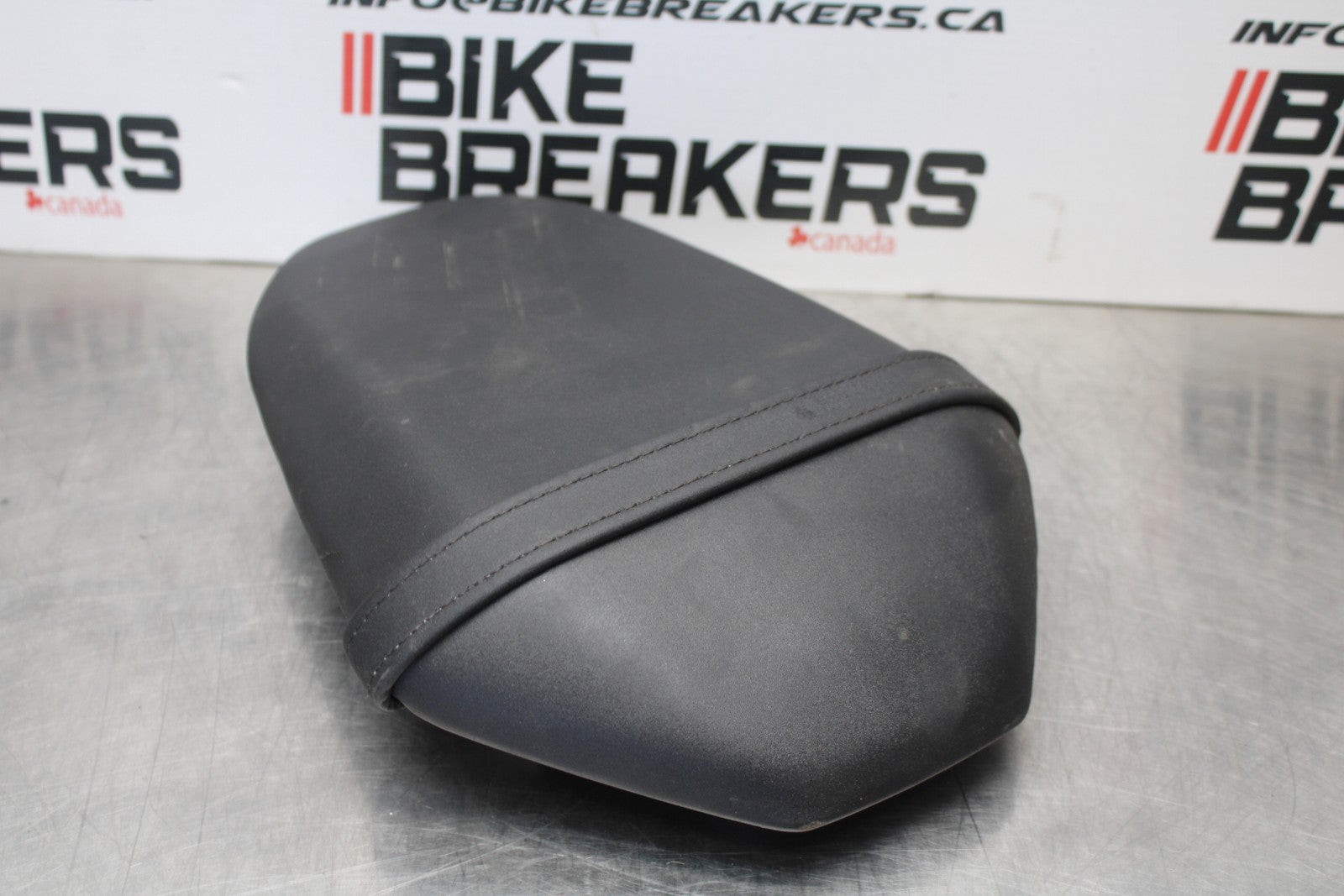 23-24 YAMAHA MT-07 REAR BACK PASSENGER TANDEM SEAT PAD SADDLE PILLION BB194