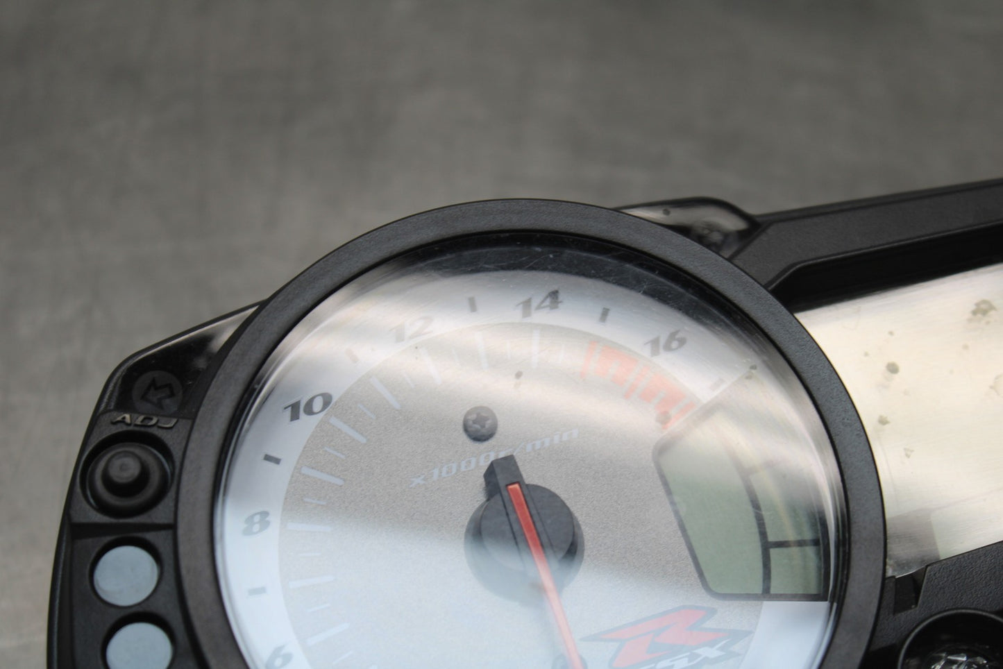 08-10 SUZUKI GSXR 600 SPEEDO GAUGES DISPLAY CLUSTER SPEEDOMETER TACHOMETER BB202