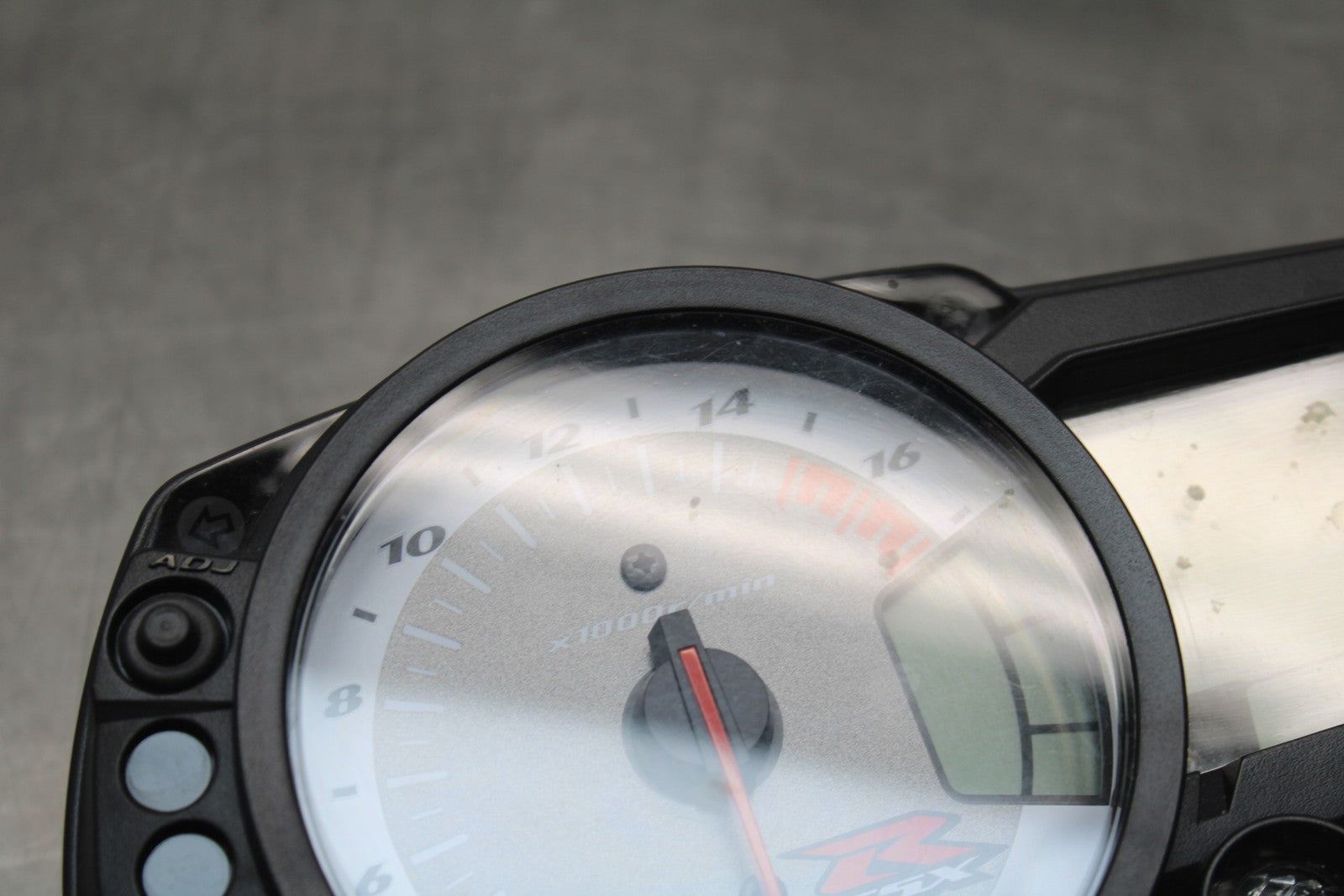 08-10 SUZUKI GSXR 600 SPEEDO GAUGES DISPLAY CLUSTER SPEEDOMETER TACHOMETER BB202