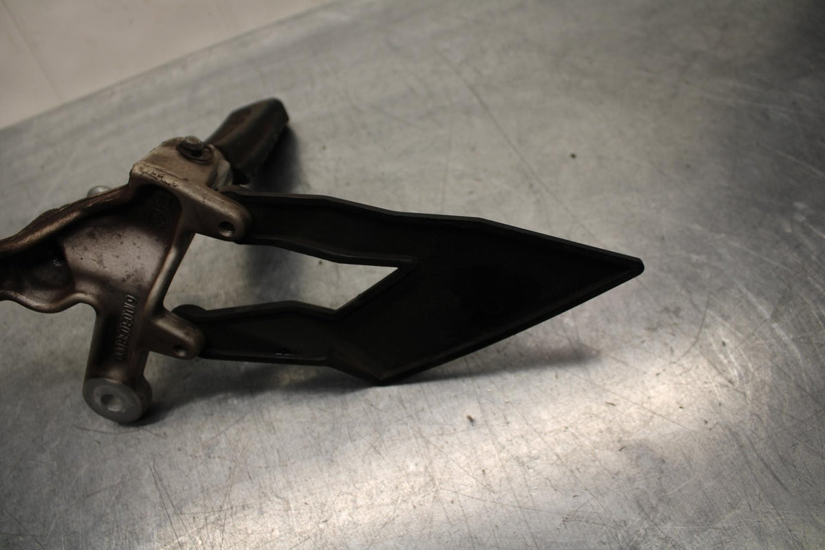 07-11 KTM  990 SUPER DUKE LEFT REARSET REAR SET DRIVER FOOT PEG REST STOP BB578
