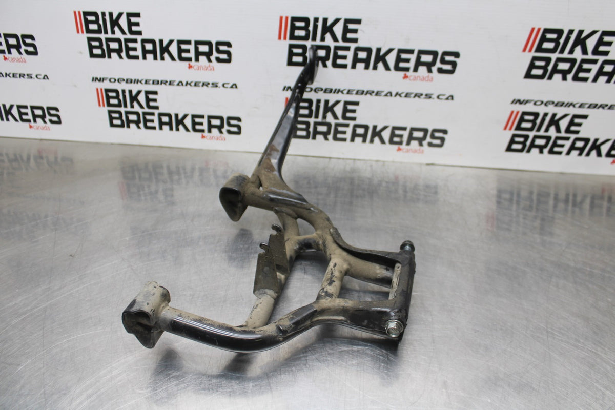 15 SUZUKI GW250F CENTER MAIN STAND BB789