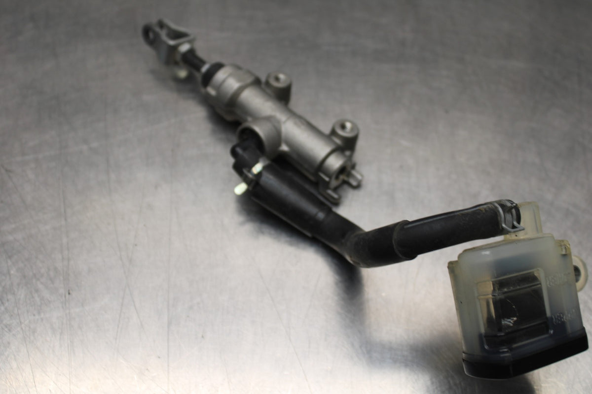 08-10 SUZUKI GSXR 600 REAR BACK BRAKE MASTER CYLINDER W RESERVOIR BB202