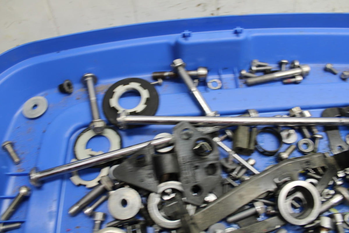 17-21 TRIUMPH STREET TRIPPLE R ABS ENGINE LEFTOVER BOLTS HARDWARE MOTOR  bb452