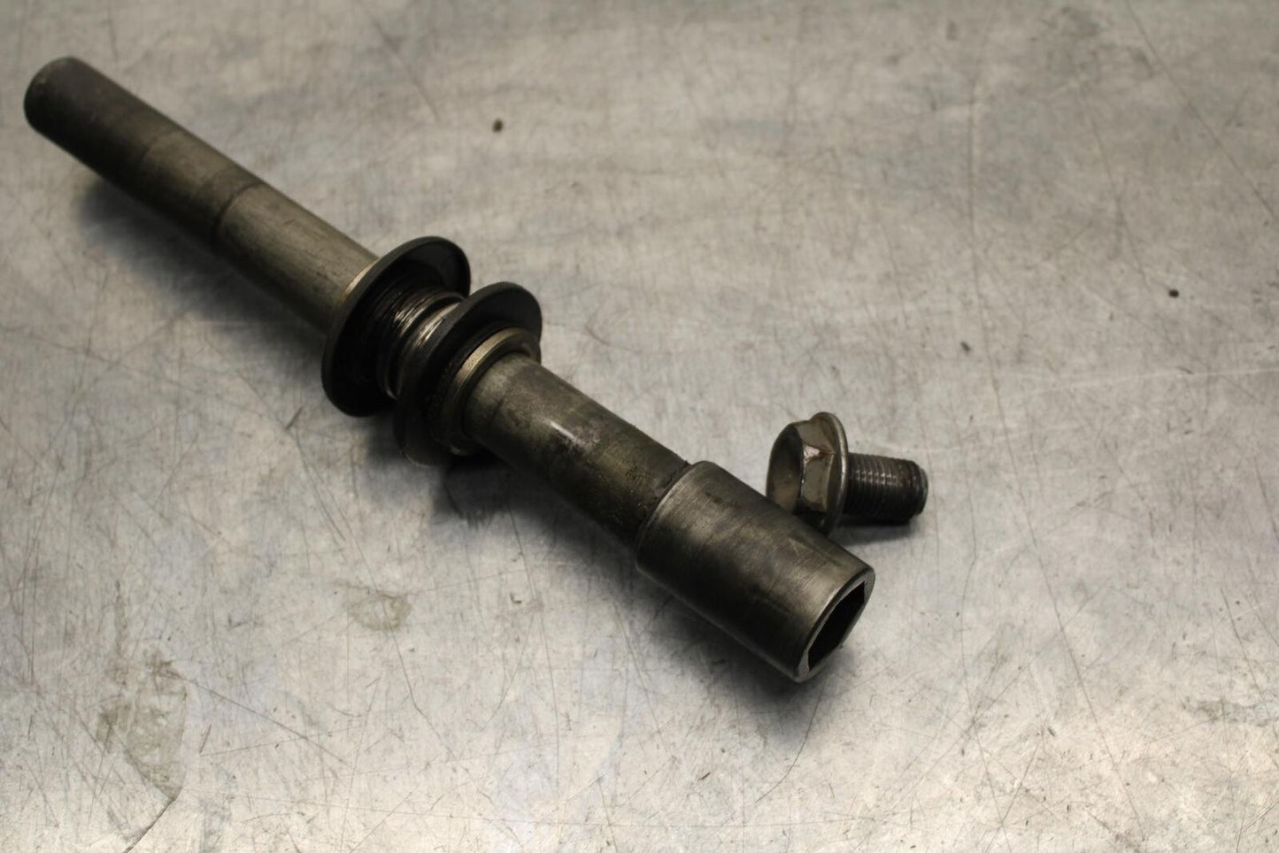 05 YAMAHA YZF R6S FRONT WHEEL RIM AXLE PIVOT BOLT BB600