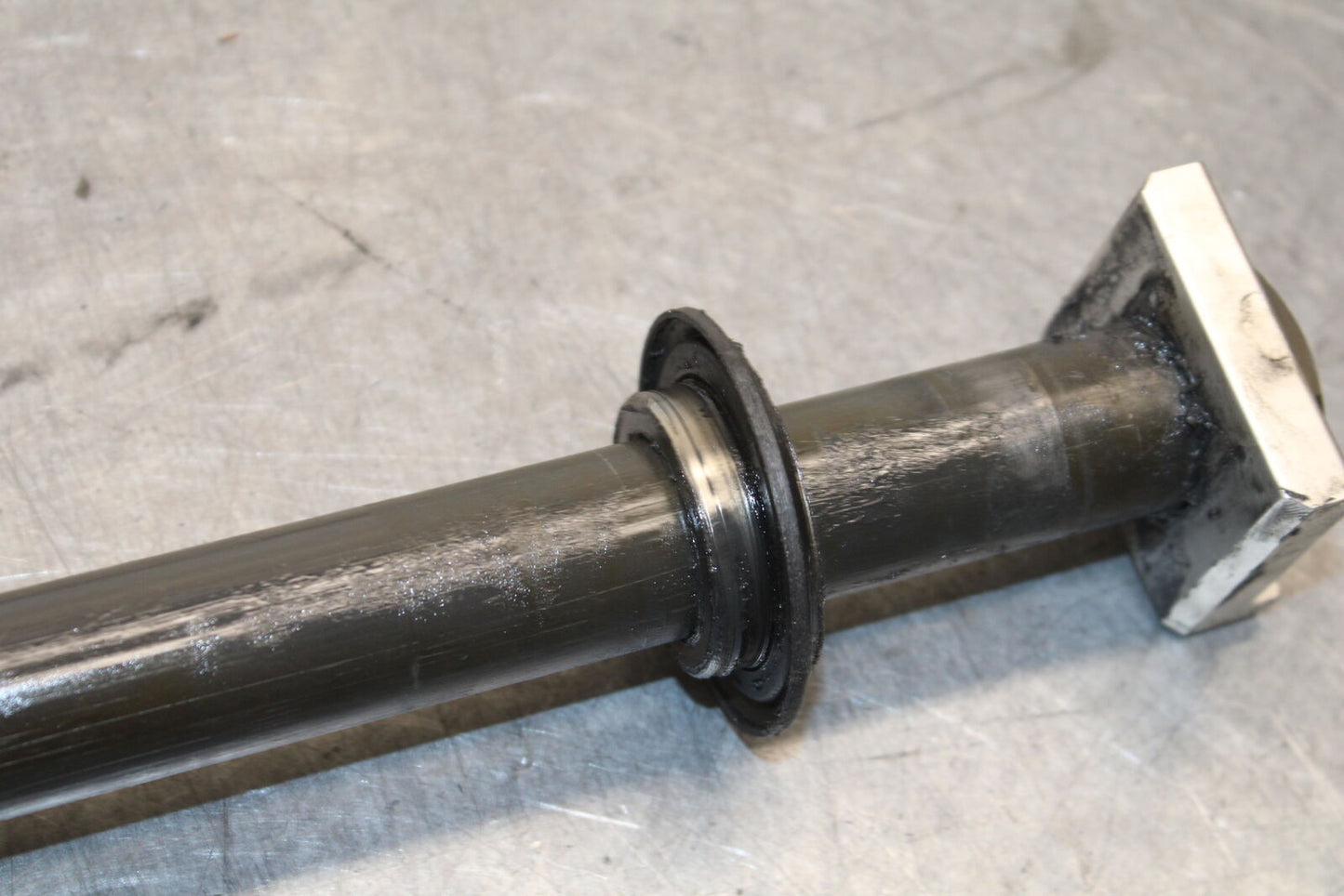 04-06 YAMAHA YZF R1 FRONT WHEEL RIM AXLE PIVOT BOLT 2C0-25181-00-00 BB659