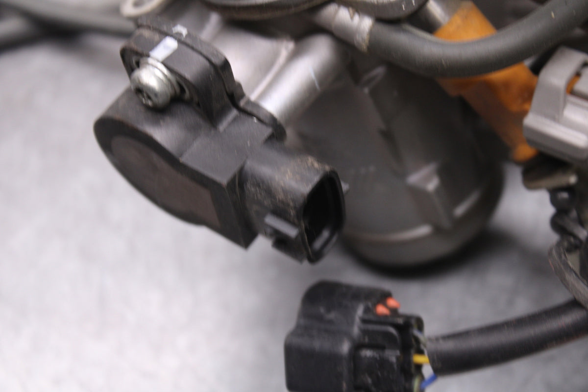 09-15 YAMAHA FZ6R MAIN FUEL INJECTORS / THROTTLE BODIES 36P-13750-10-00 BB719