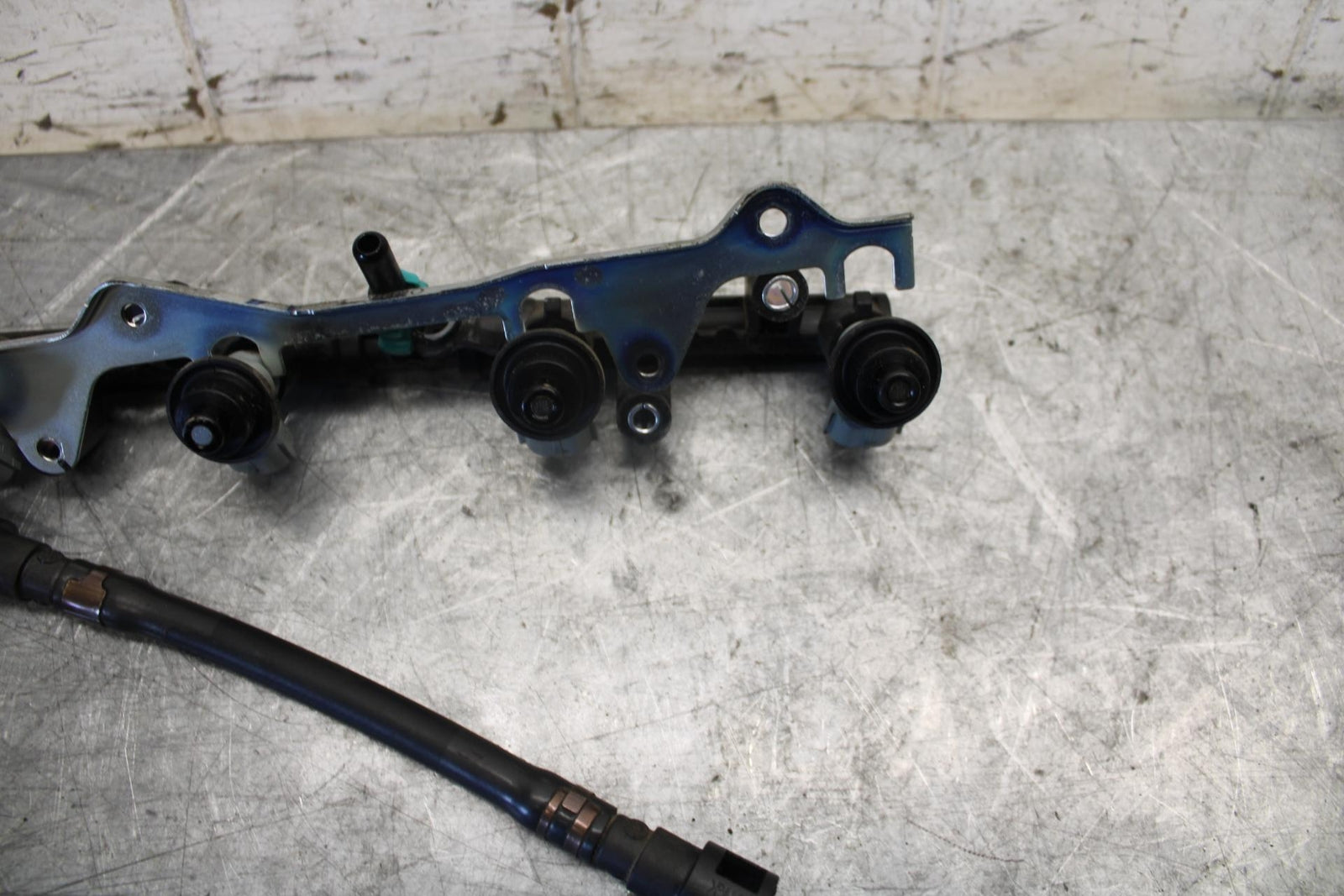 2009 Honda CBR600RR SECONDARY FUEL INJECTORS TOP AIRBOX GAS RAIL BB536