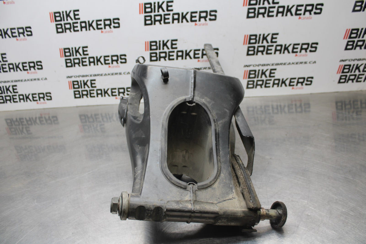 05 YAMAHA YZF R6 REAR SWINGARM BACK SUSPENSION SWING ARM BB814