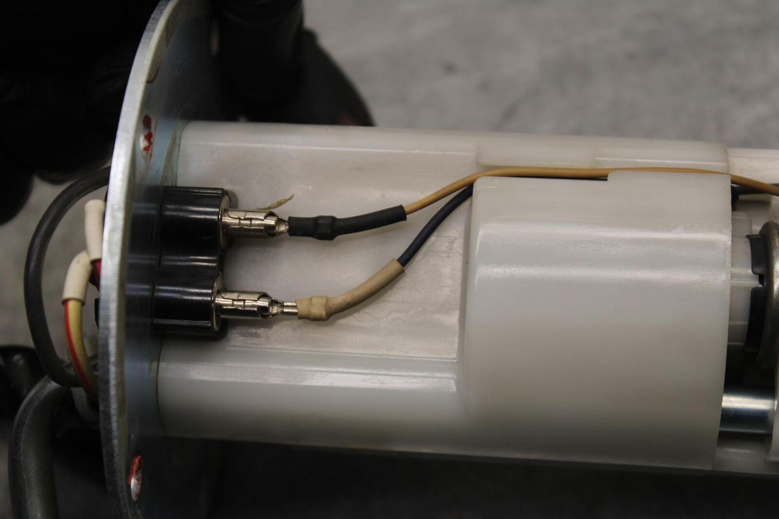 08-19 KAWASAKI NINJA ZX10R FUEL PUMP GAS PETROL SENDER UNIT BB633