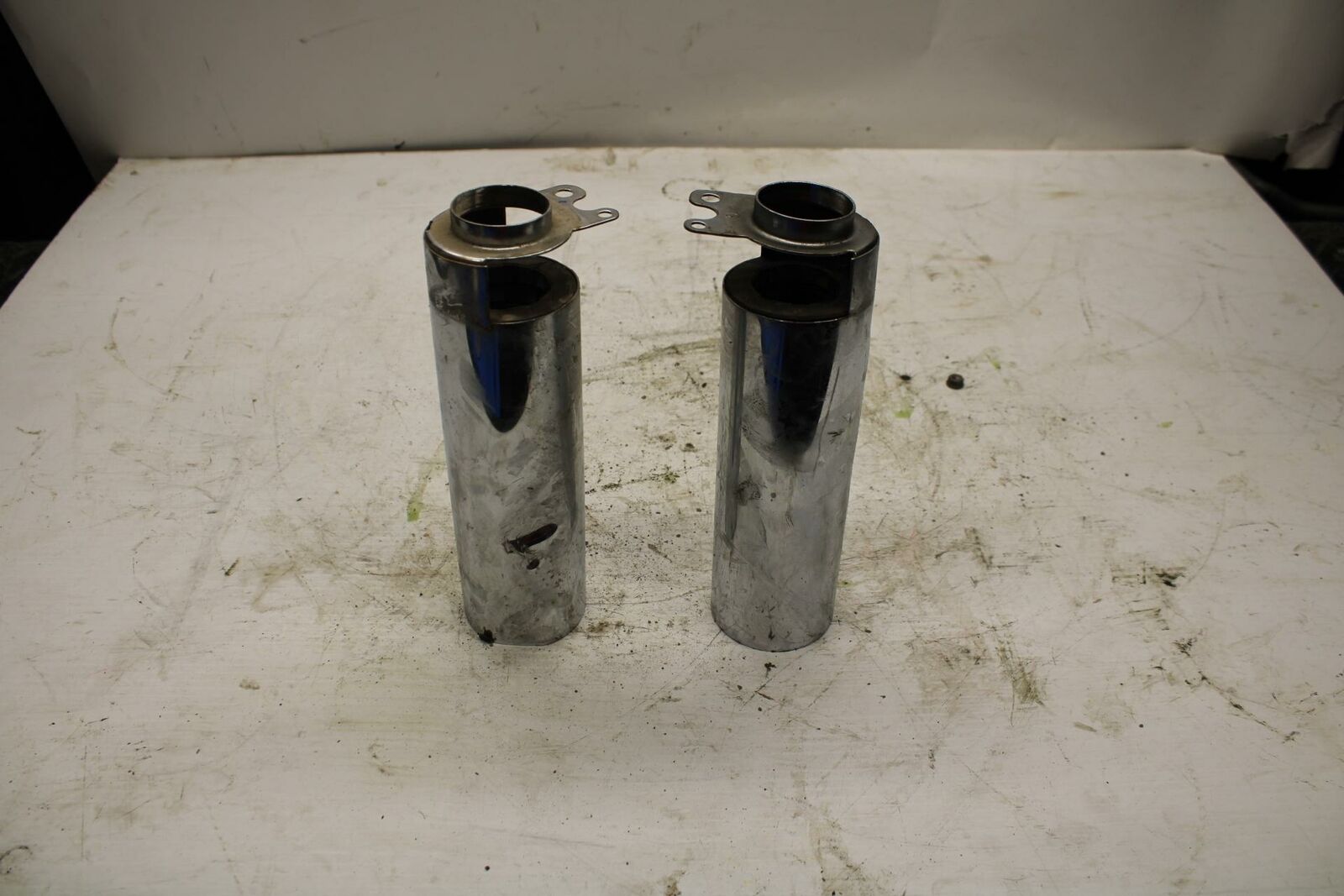 06 HONDA SHADOW 750 VT750C FRONT FORK UPPER COVER TOP GUARD SHIELD COWL BB352 