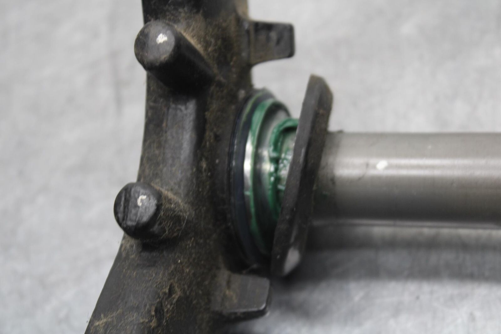 15-16 KAWASAKI EX300 FRONT FORKS CLAMP LOWER TRIPLE TREE STEM BB635