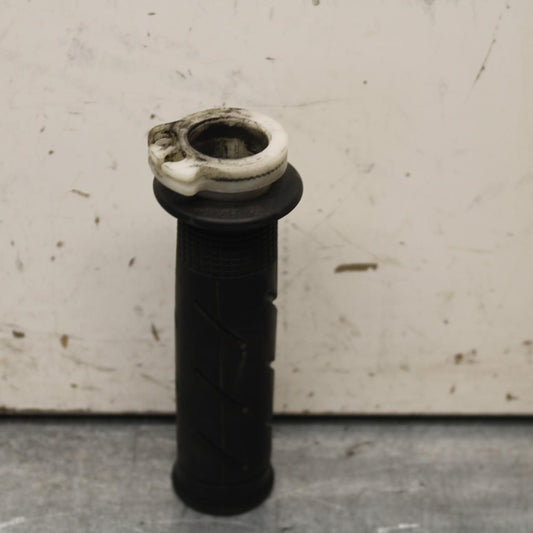 03-04 HONDA CBR600RR RIGHT THROTTLE GRIP 53140-MCF-305 BB637